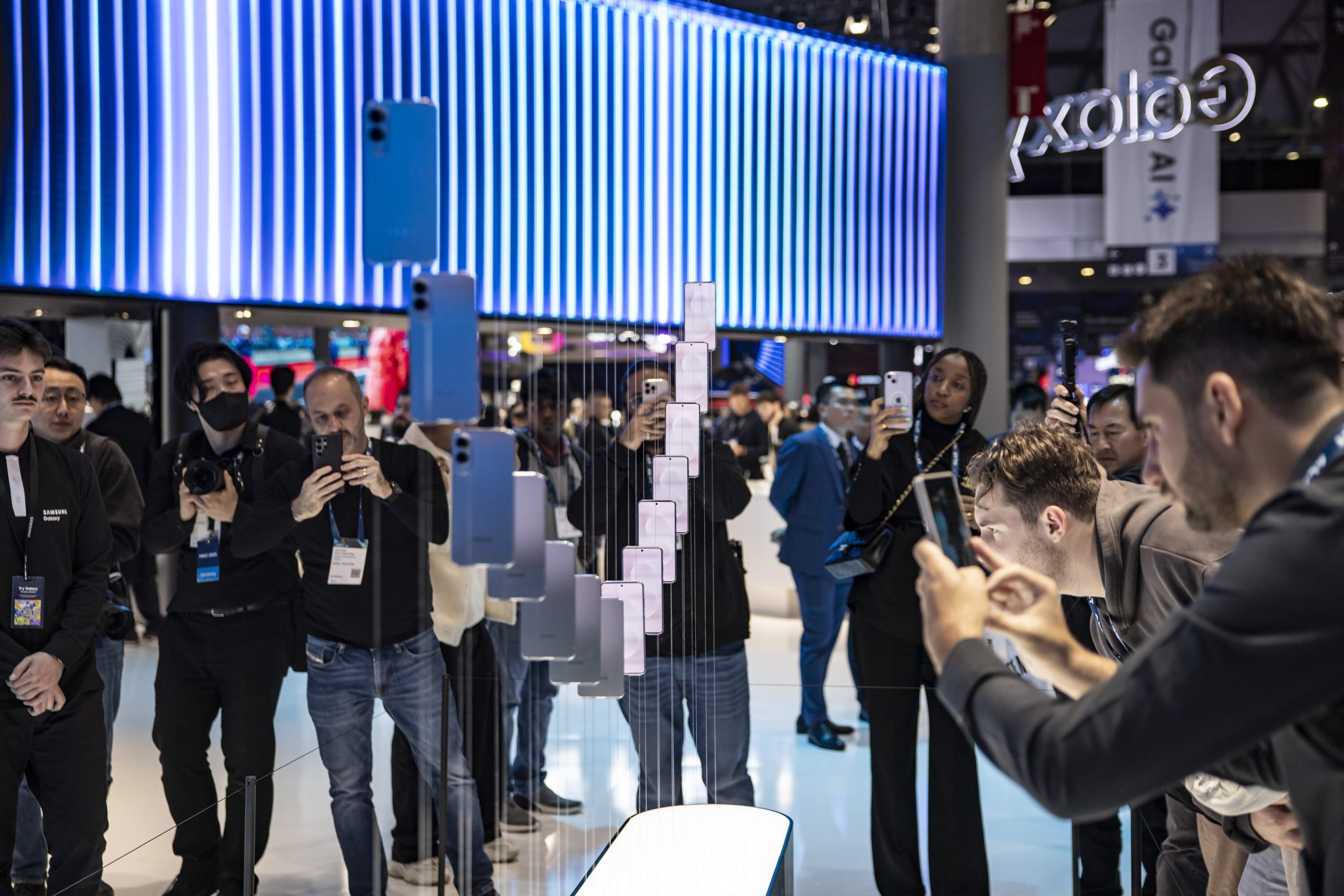 Los móviles por menos de 500 euros que se pueden ver en el MWC 2025 de Barcelona