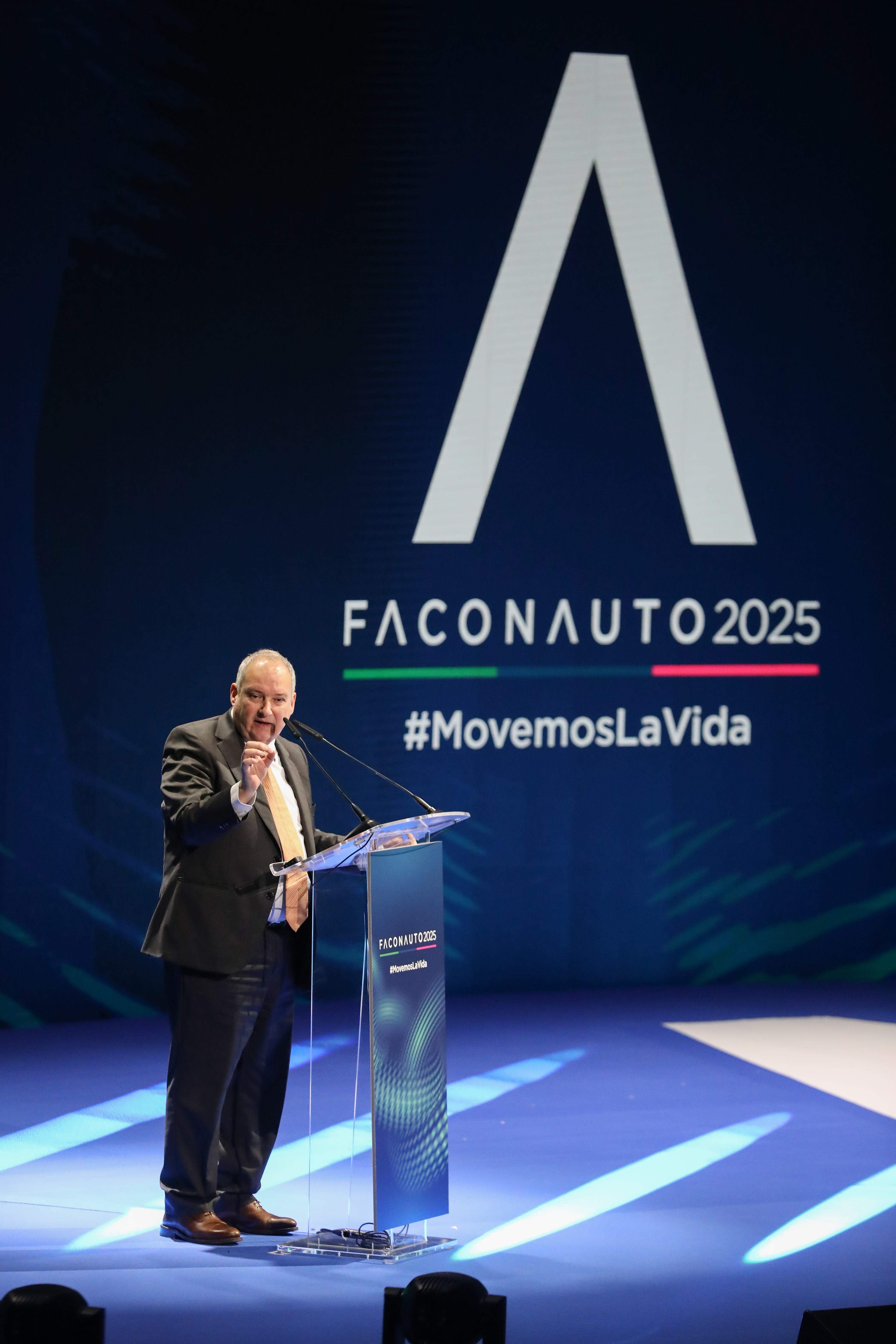 Hereu anuncia que los valencianos cobrarán ya las ayudas a la compra del coche