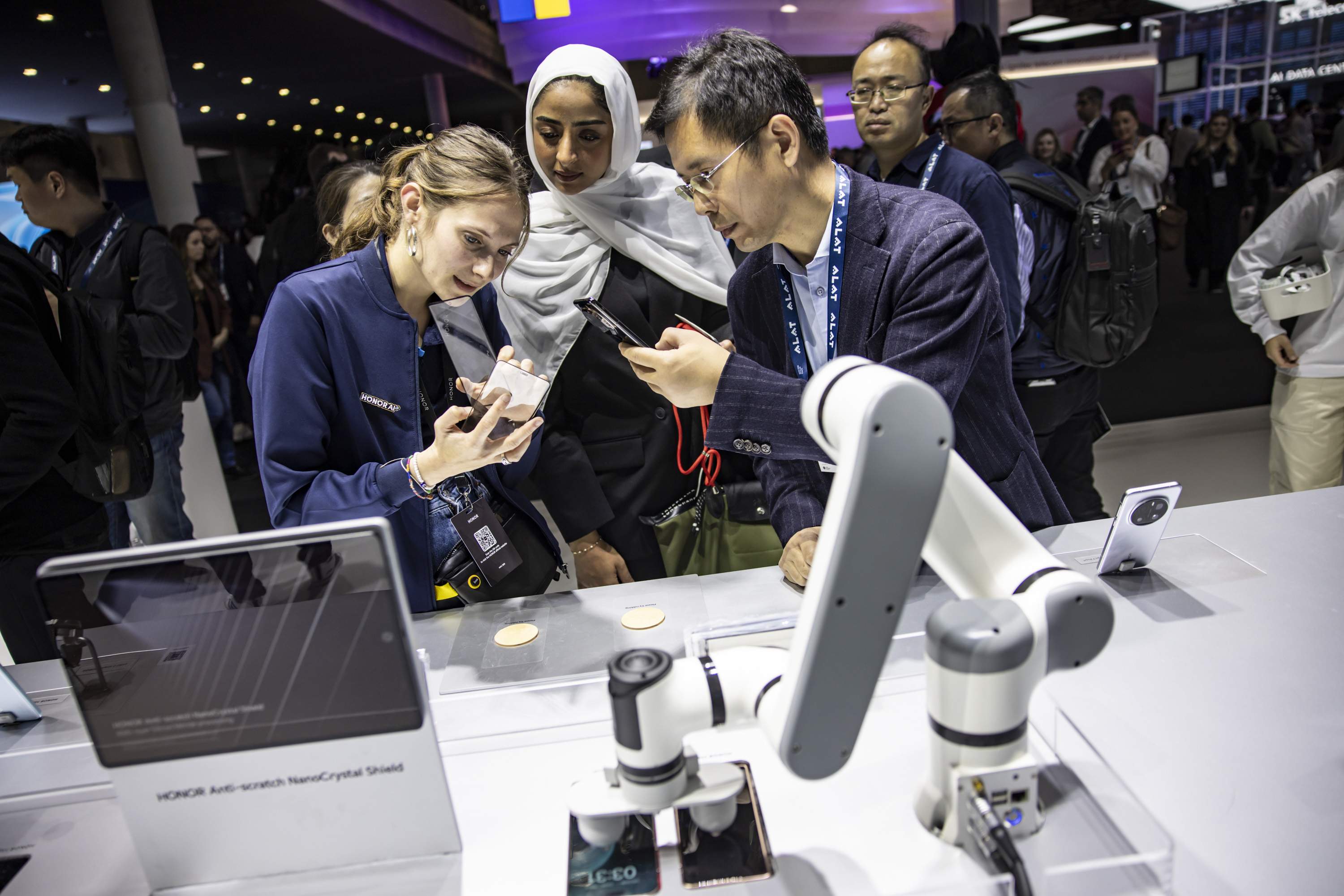 ¿El ataque a Irán afectará al Mobile? Aerolíneas y aeropuertos suspenden sus operaciones en el Golfo Pérsico