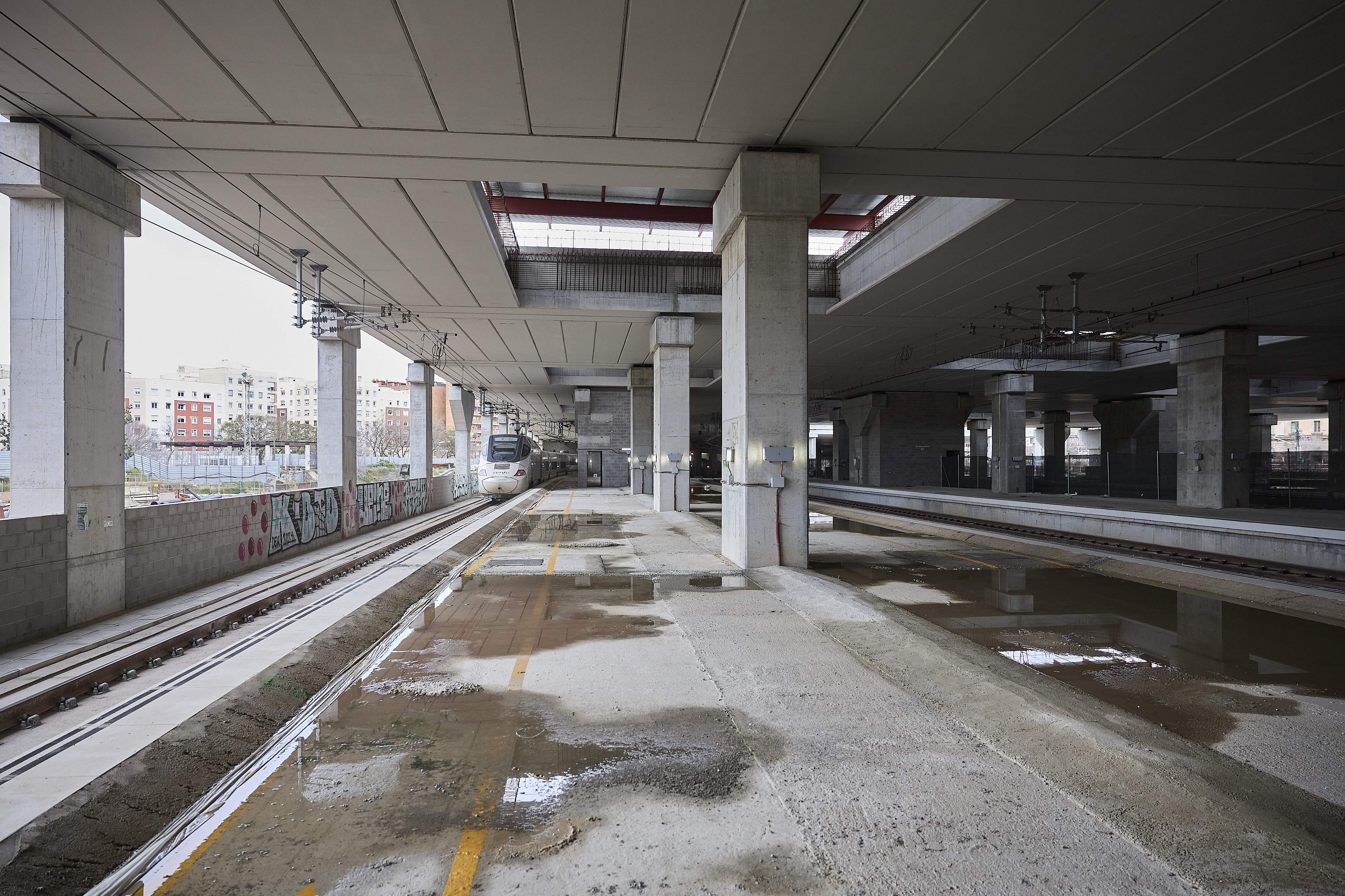 Sagrera primers trens AVE foto Albert Mollon Adif (37)