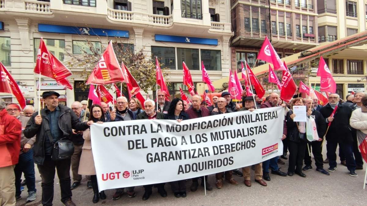 Protesta liderada por los sindicatos UGT y CCOO para el pago a los mutualistas