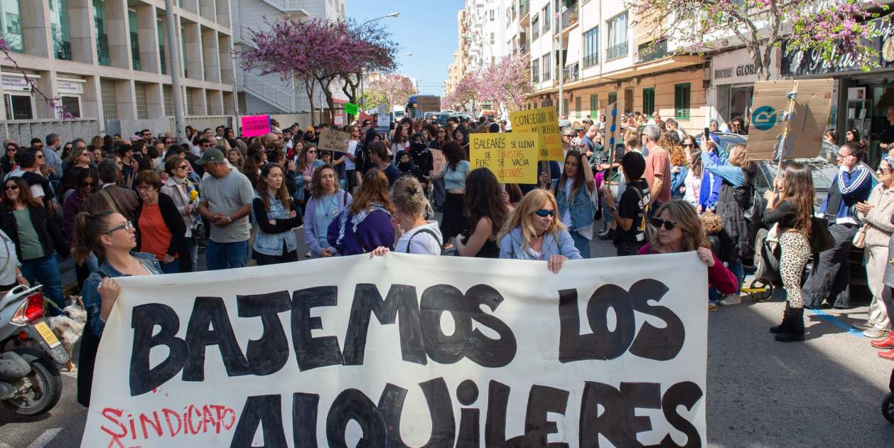 Miles de personas salen a la calle para pedir rebajas en los alquileres
