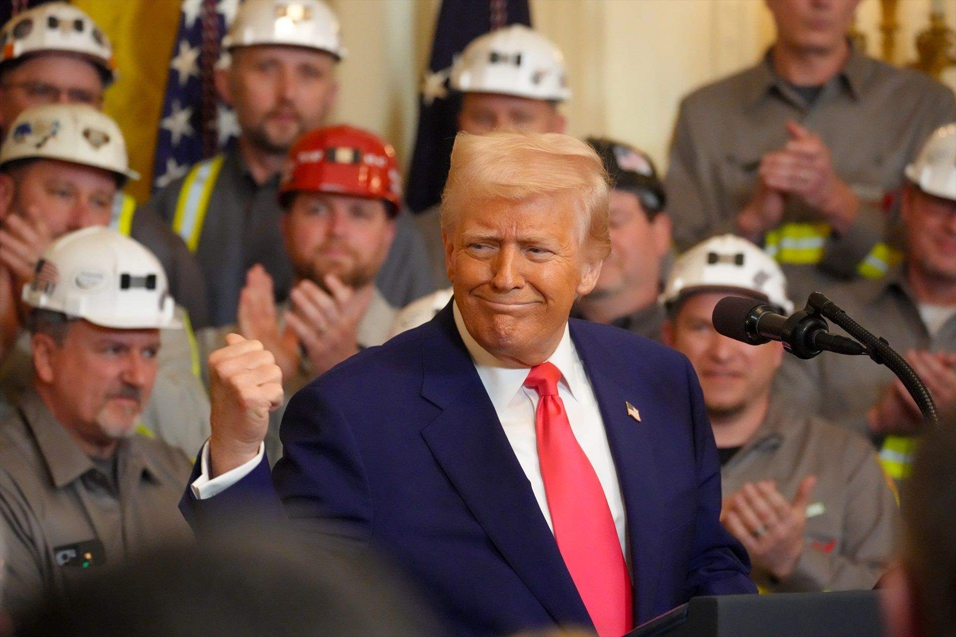 Trump demana tranquil·litat enmig de la tempesta i assegura que "tot sortirà bé"