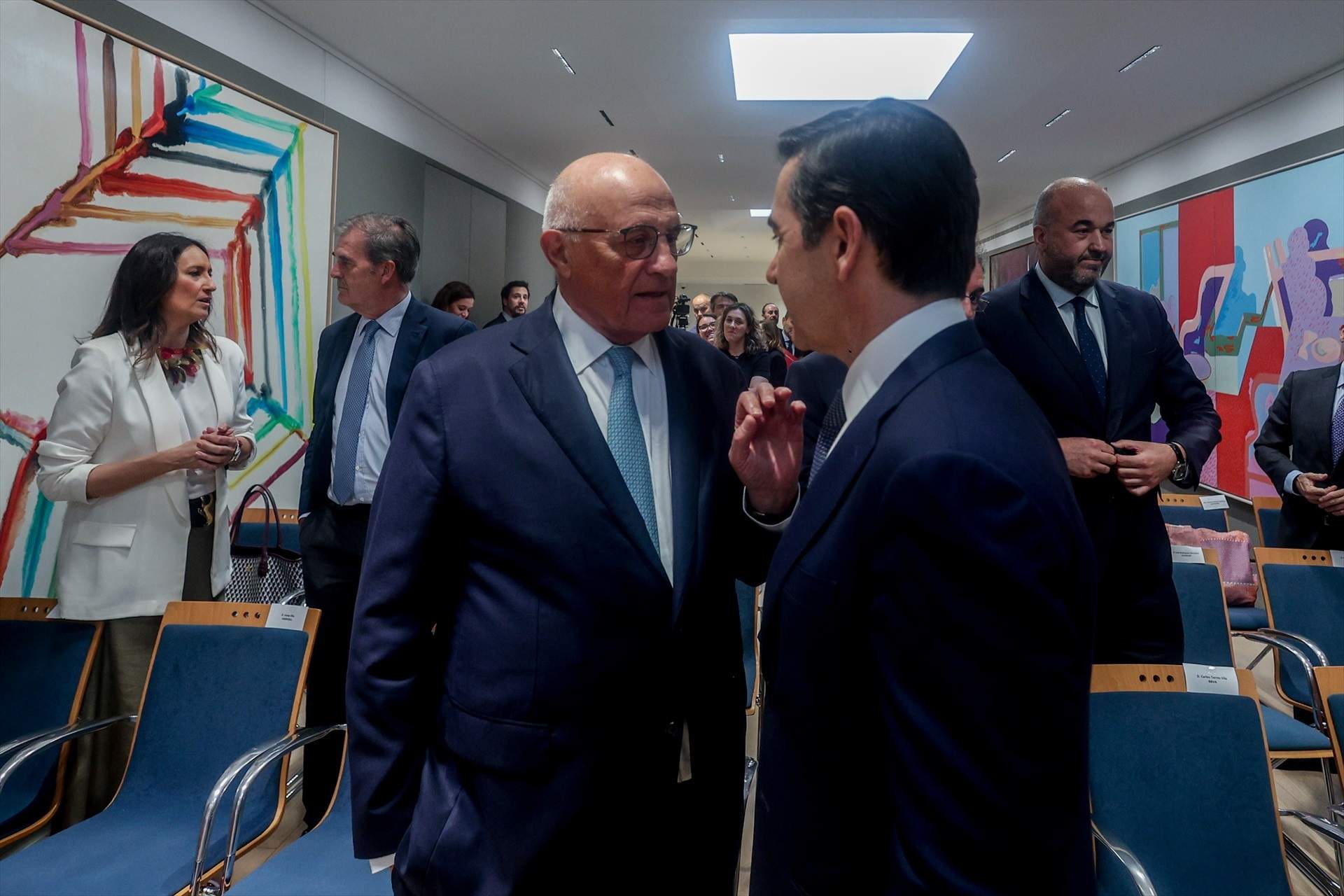 El presidente del Banco Sabadell, Josep Oliu, y el presidente del BBVA, Carlos Torres. Europa Press