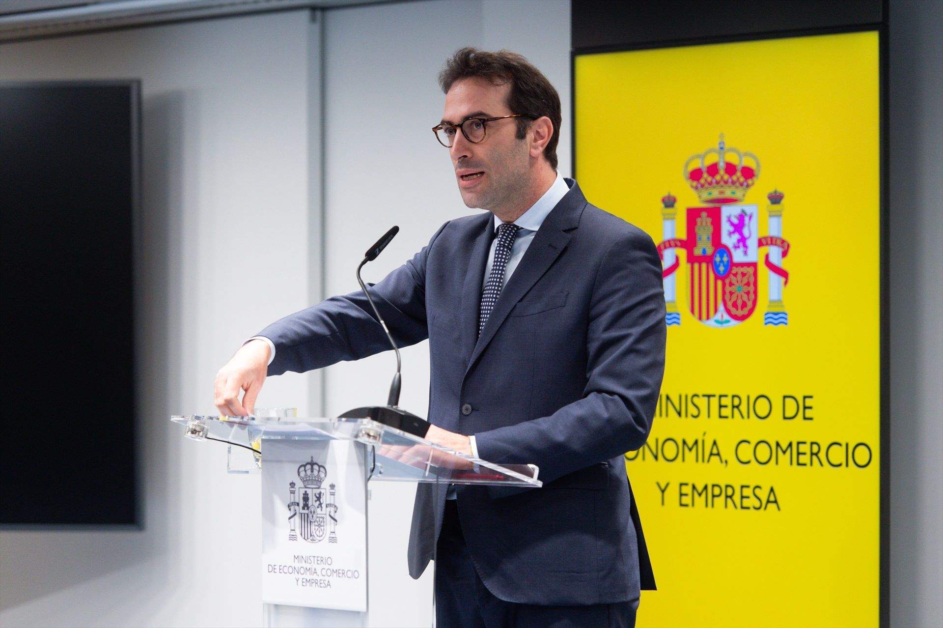 carlos cuerpo ministro