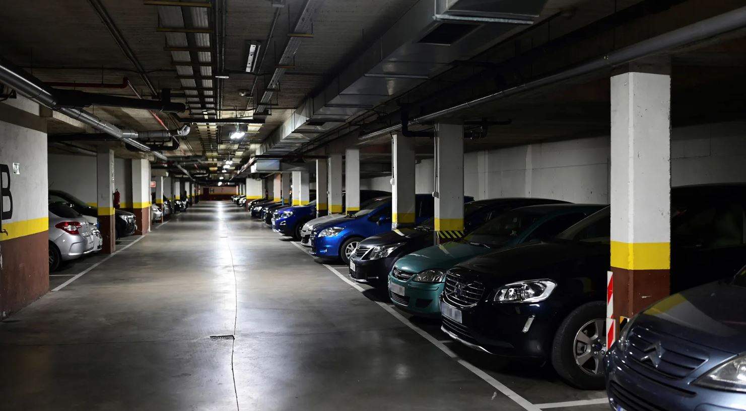 interior plaza parking efe