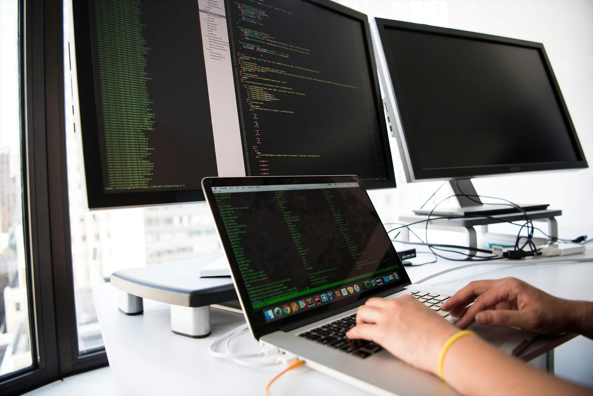 La màquina que es reescriu: el final del software com el coneixíem