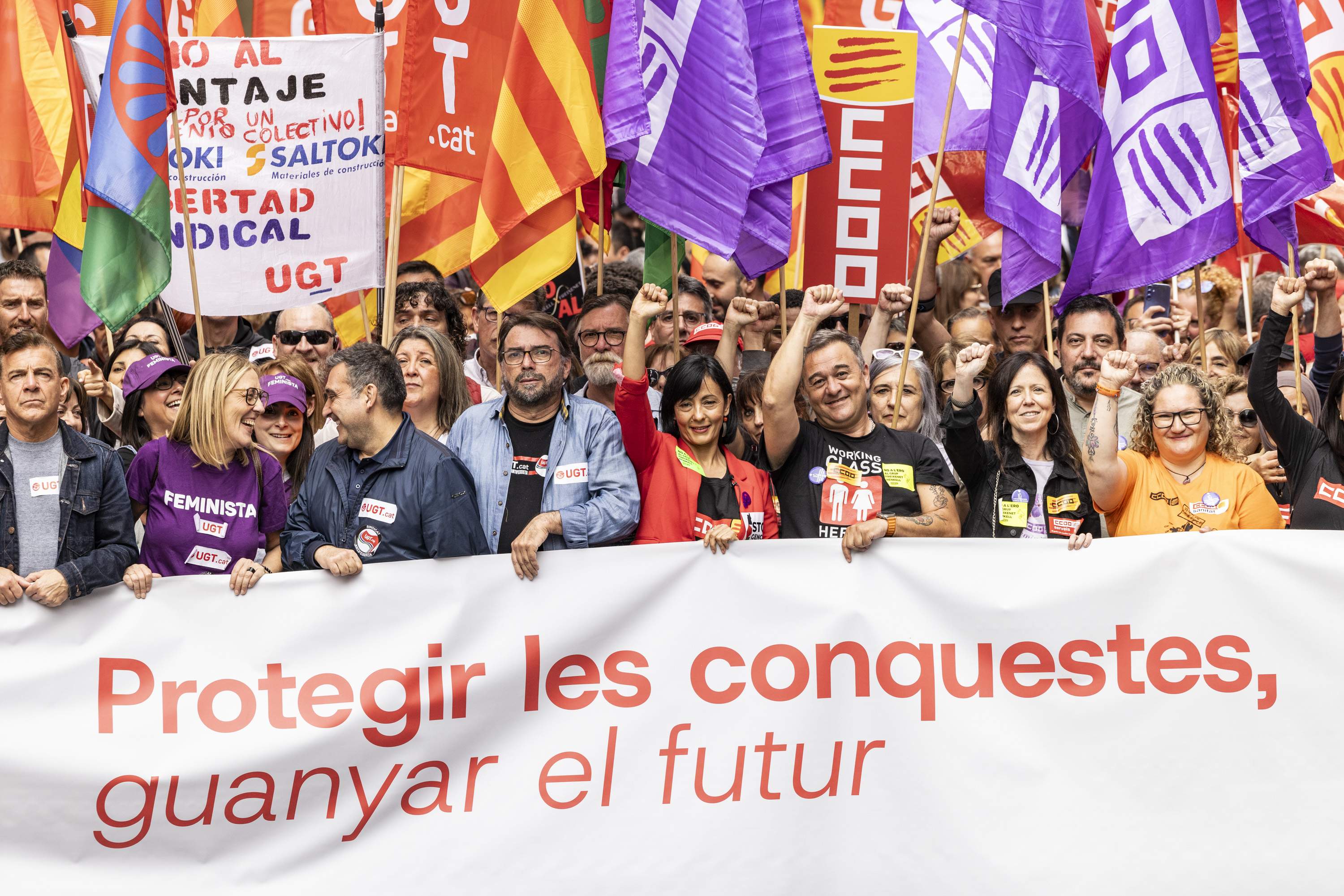 Milers de treballadors, als carrers per l'1 de maig: "Volem més temps per viure"