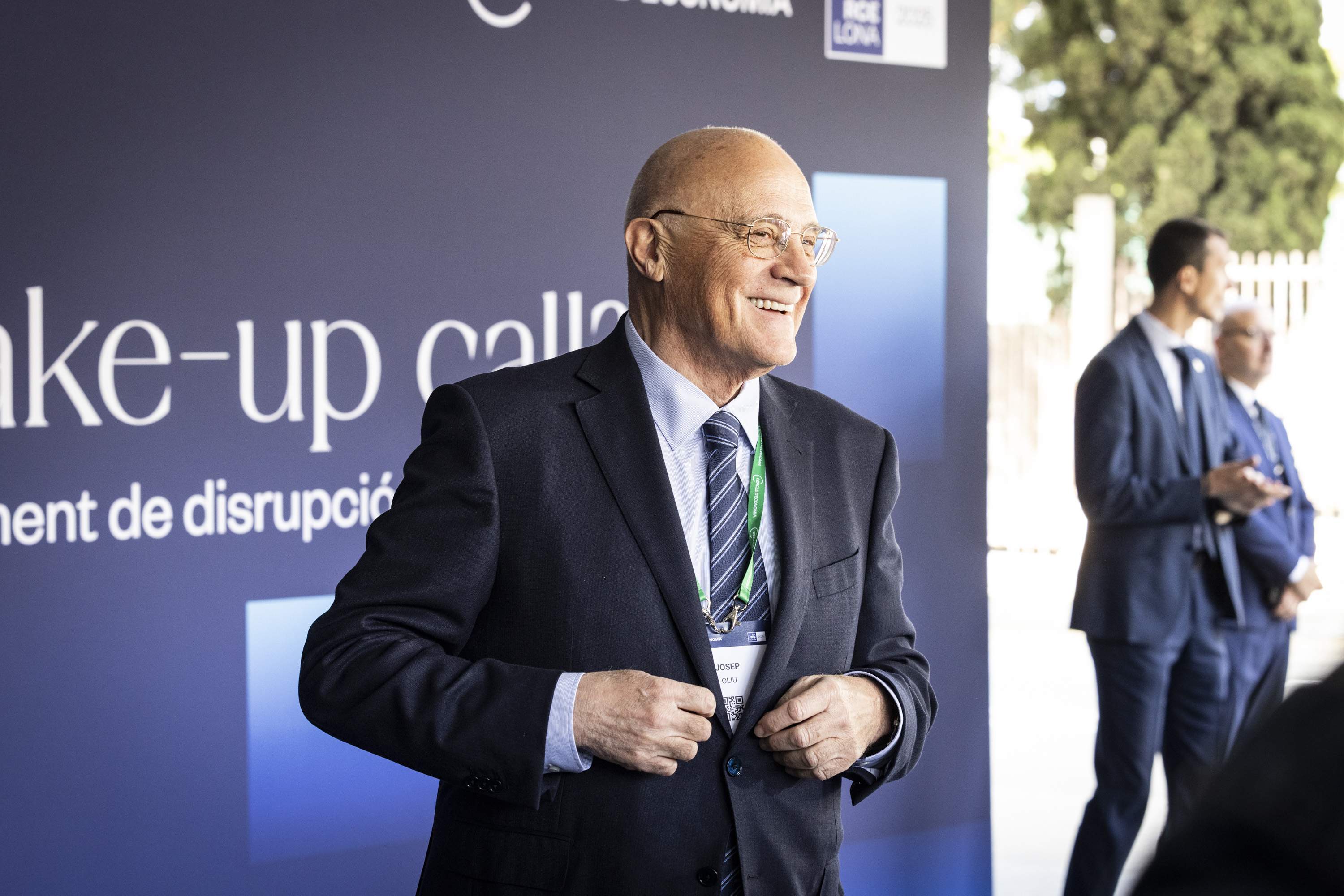 Oliu ve "positivo" el anuncio de una consulta pública sobre la opa