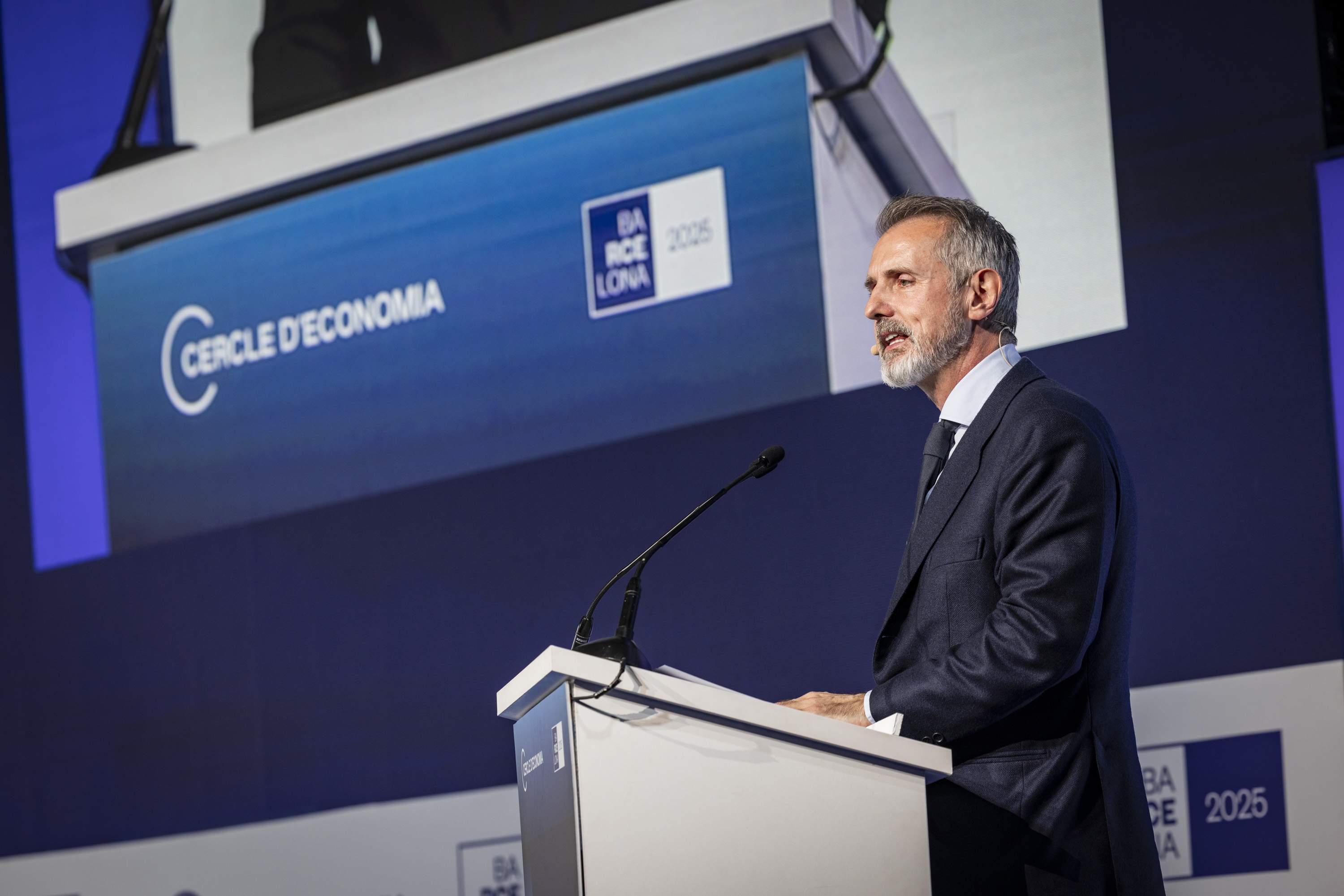 Telefónica recortará el dividendo para reforzar su capacidad financiera Telefónica recortará el dividendo para reforzar su capacidad financiera