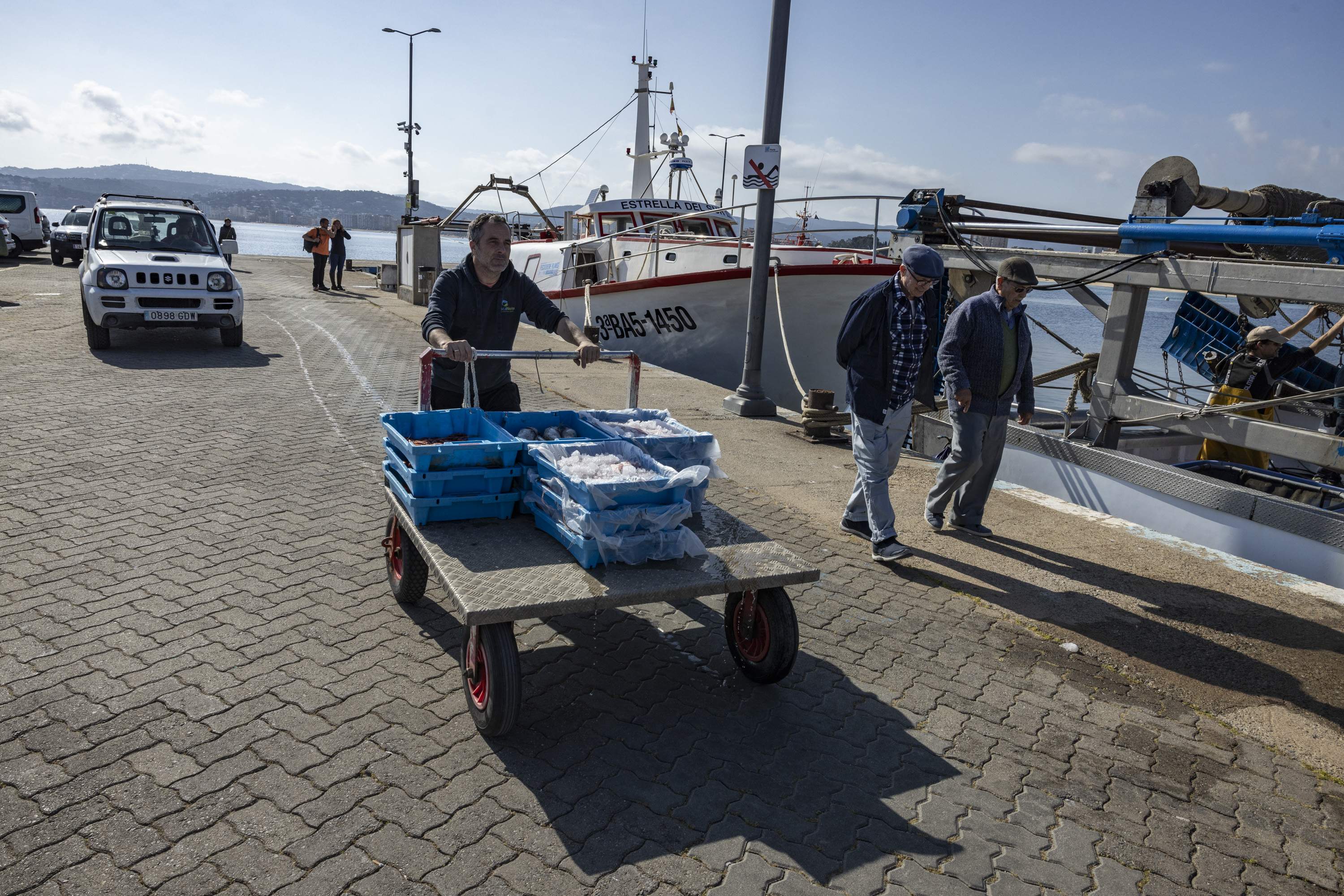 Un centenar de cofradías plantea un paro general en los puertos contra las normas de control de la UE