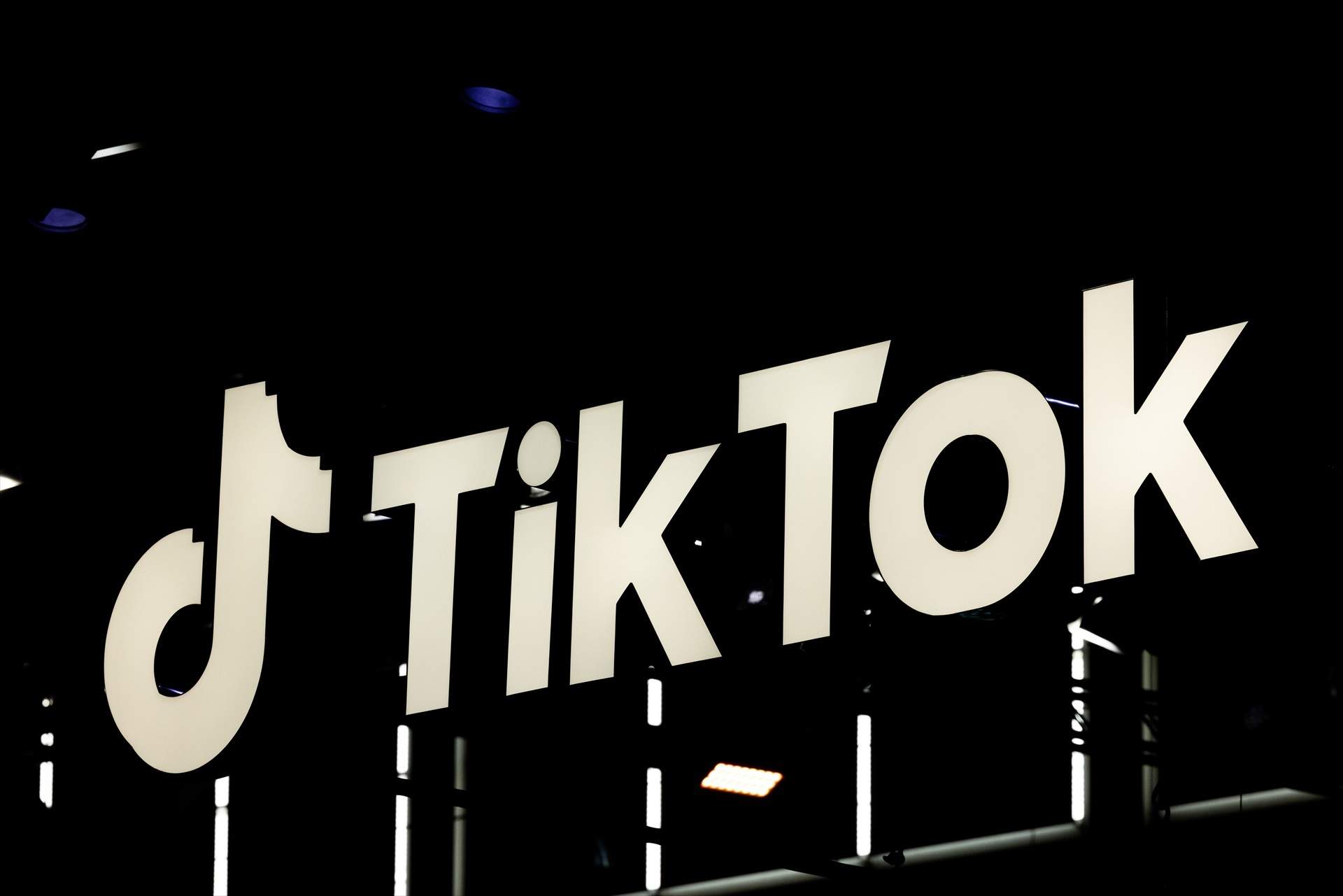 Bruselas se plantea multar a TikTok por incumplir la ley sobre anuncios