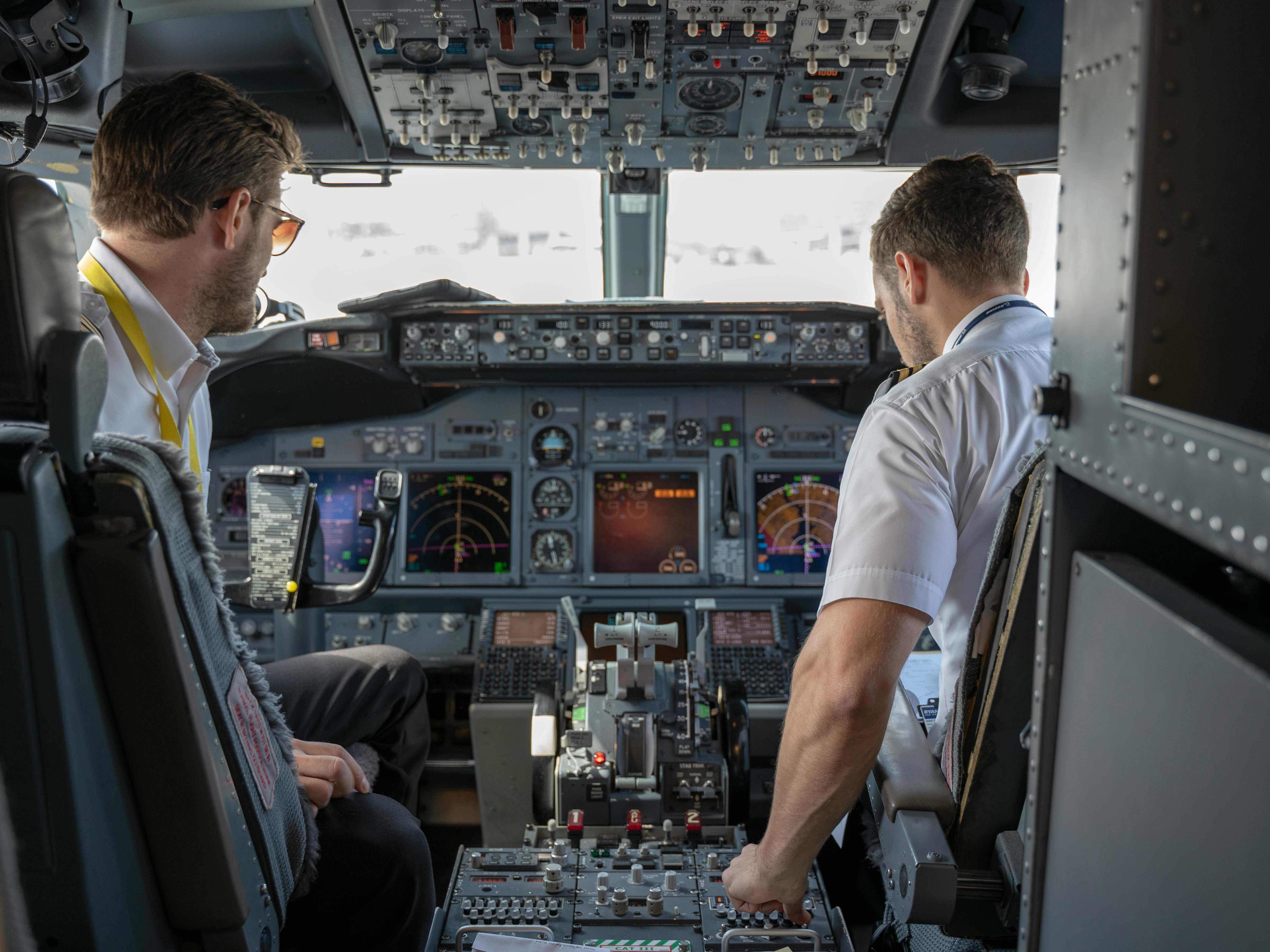 Buzos, pilotos, chatarreros, ingenieros: los oficios más demandados por comarcas