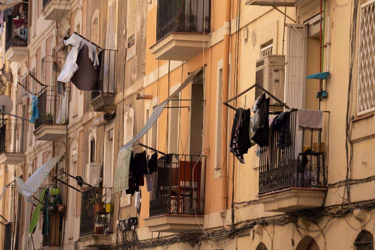 barcelona bloque pisos turisticos europa press