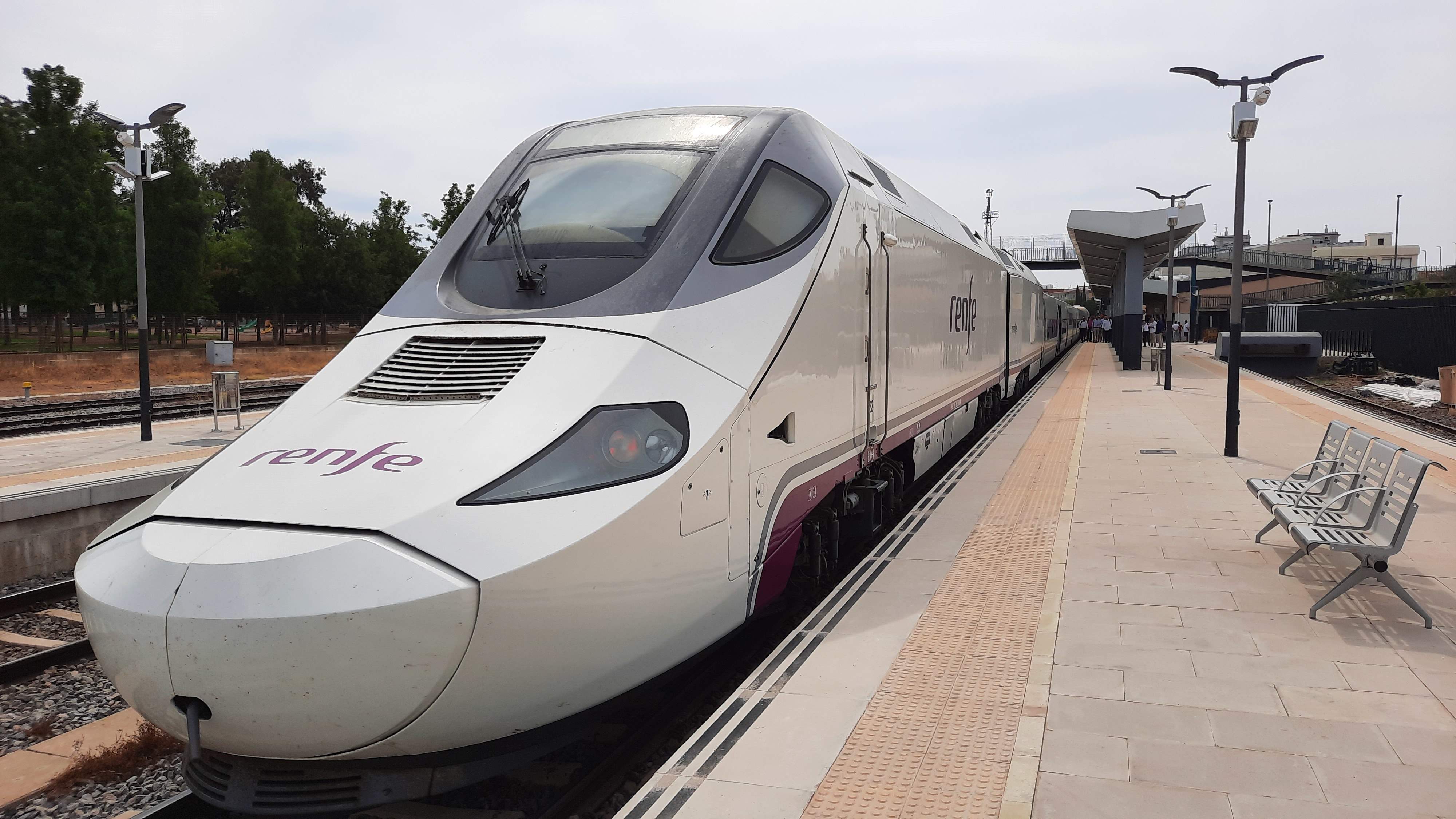 EuropaPress 5981357 alvia estacionado badajoz