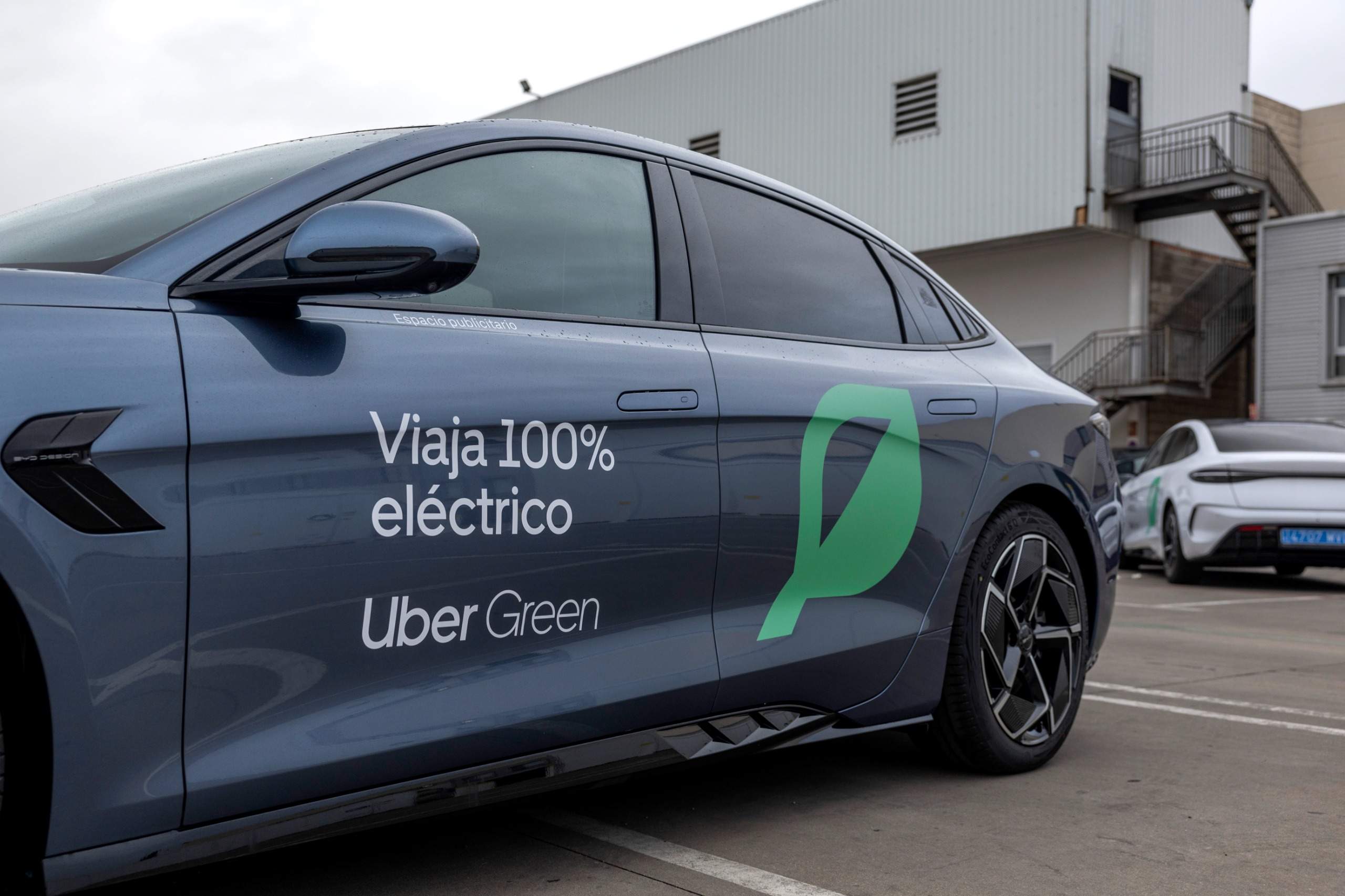 Uber alerta que la llei catalana del taxi posa en perill 6.000 llocs de treball