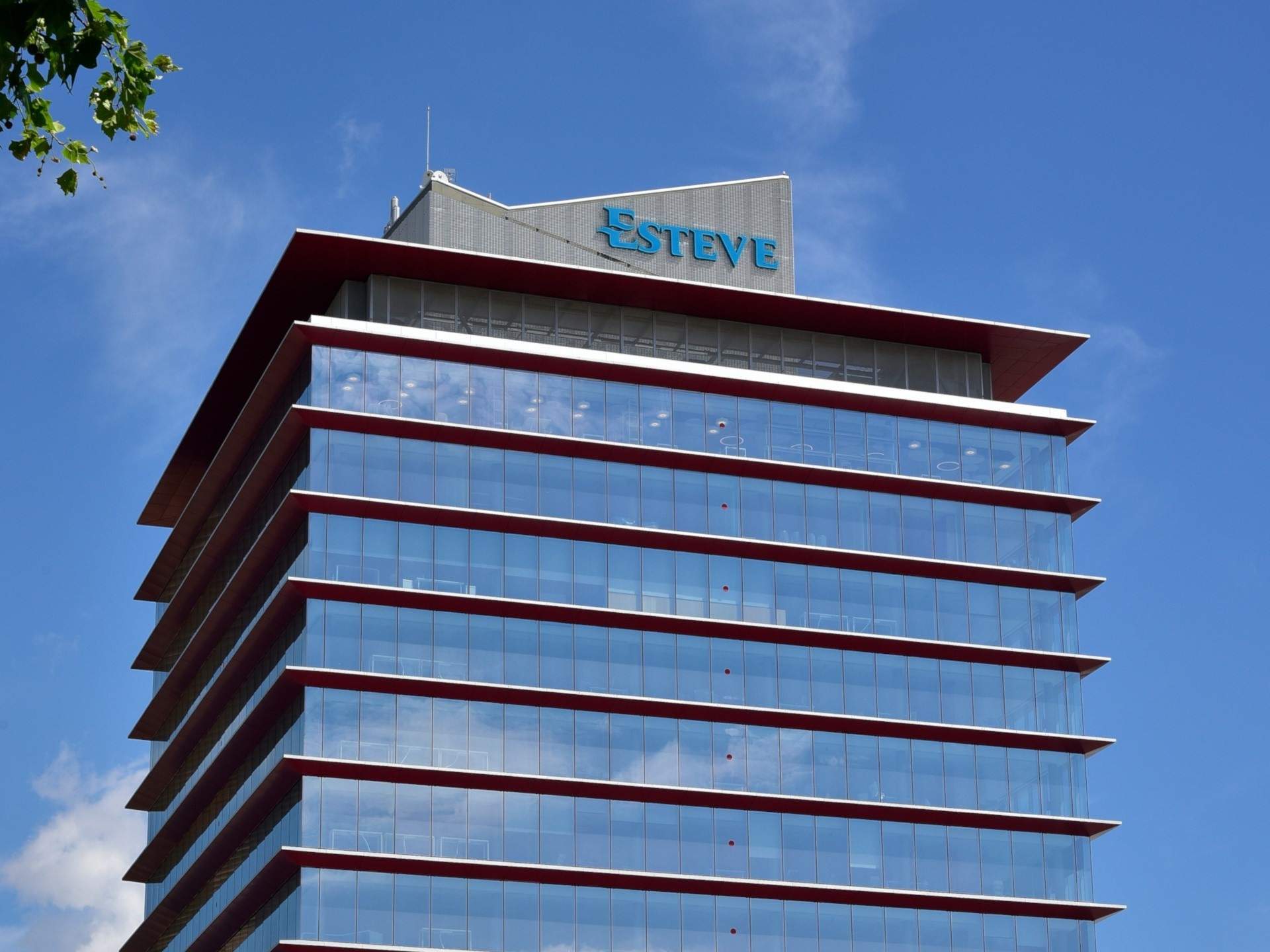 Esteve compra a Sanofi un fàrmac per al càncer de tiroide