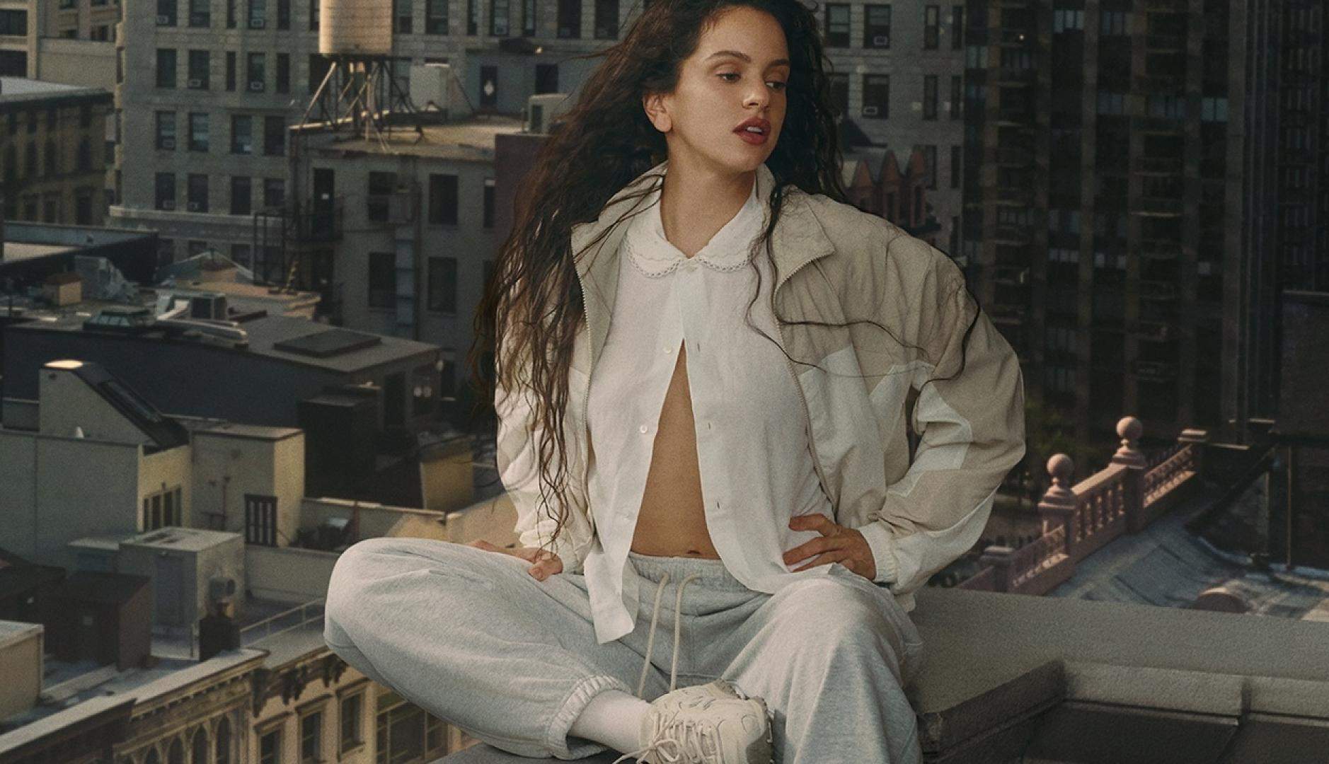 Rosalía ficha por New Balance y lanza sus primeras zapatillas