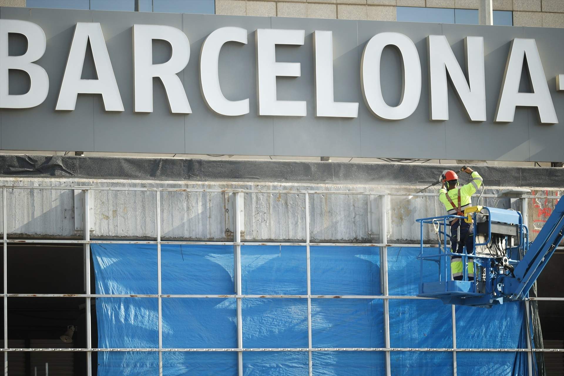 EuropaPress 6297614 trabajador estacion sants 24 octubre 2024 barcelona catalunya espana