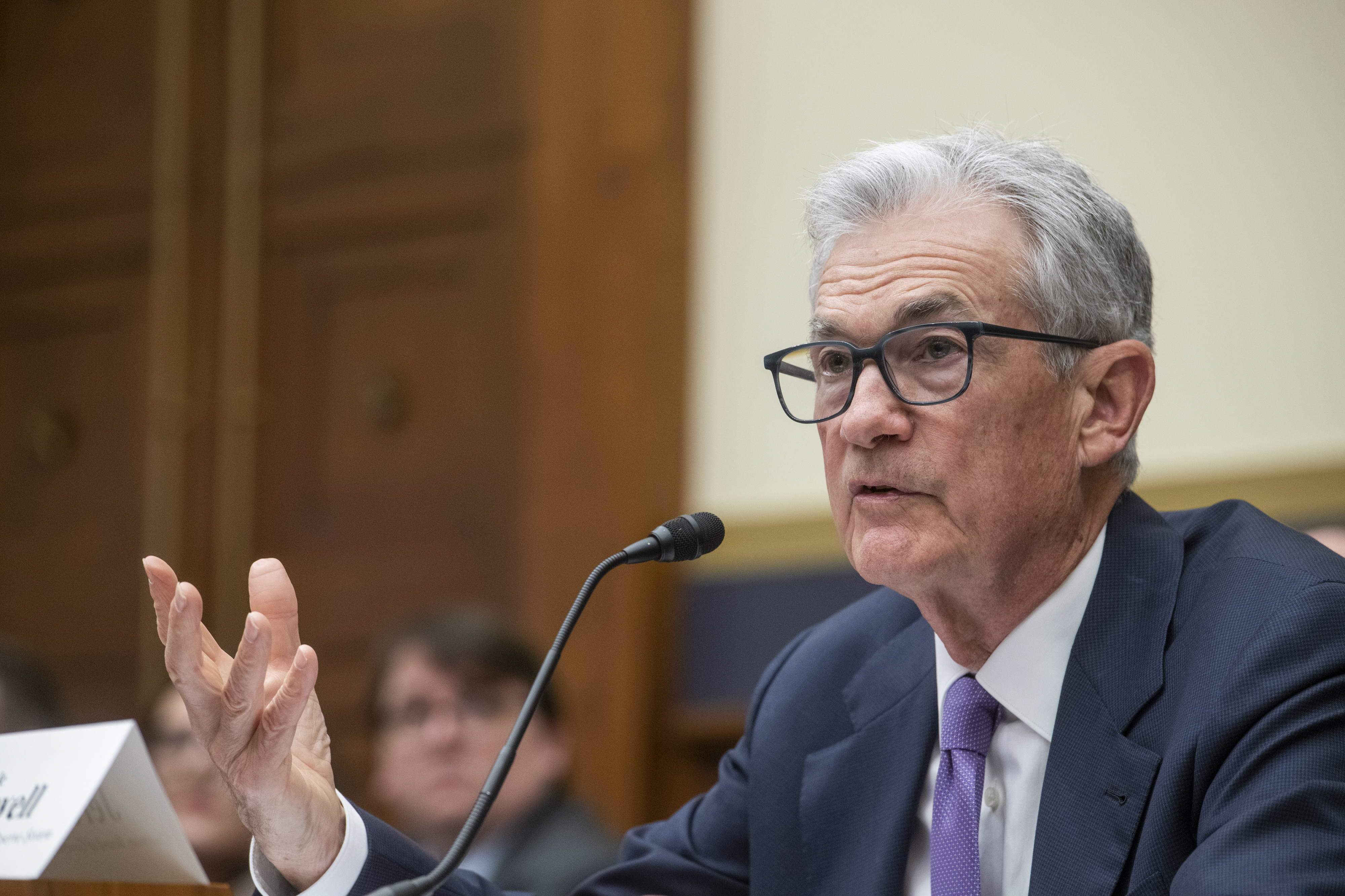 Trump afegeix un nou insult a Powell: a més "d'idiota', li diu 'tocatardà'