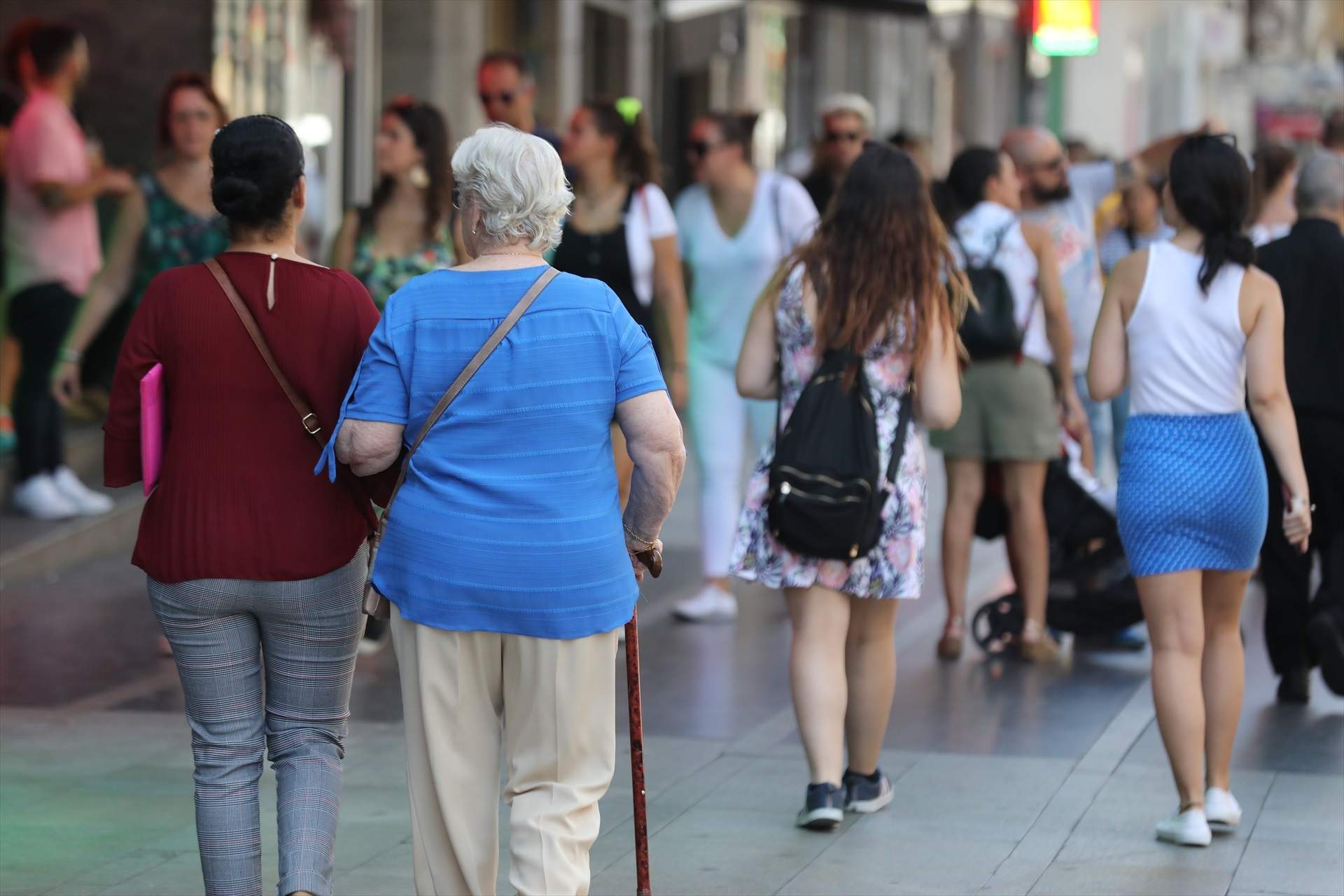 Per què les dones continuen cobrant menys pensió que els homes a Espanya