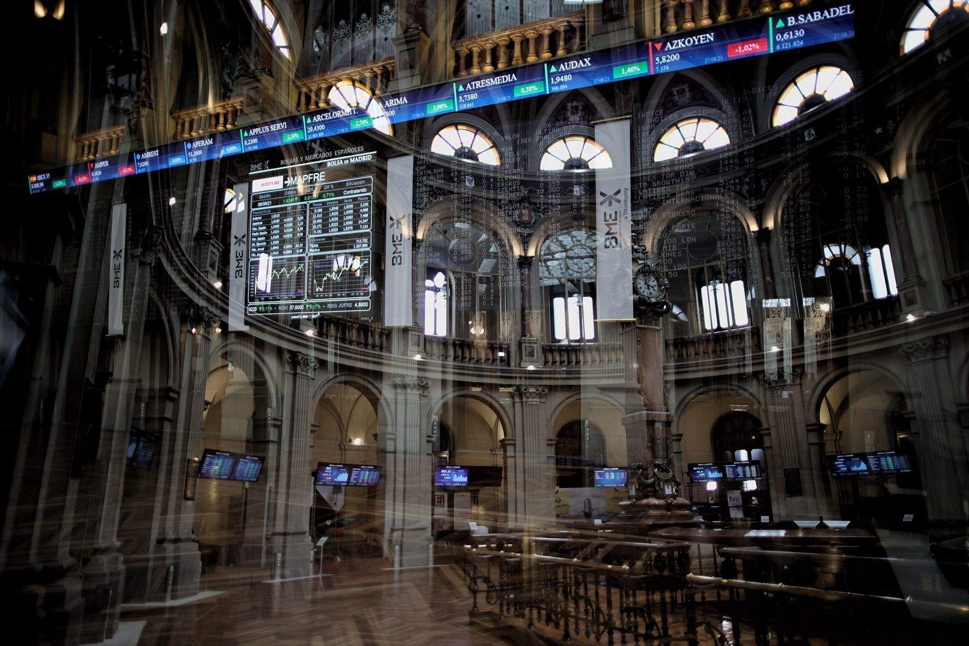 L'Ibex-35 es desinfla al tancament amb una pujada del 0,19% i ancorat en els 14.000 punts