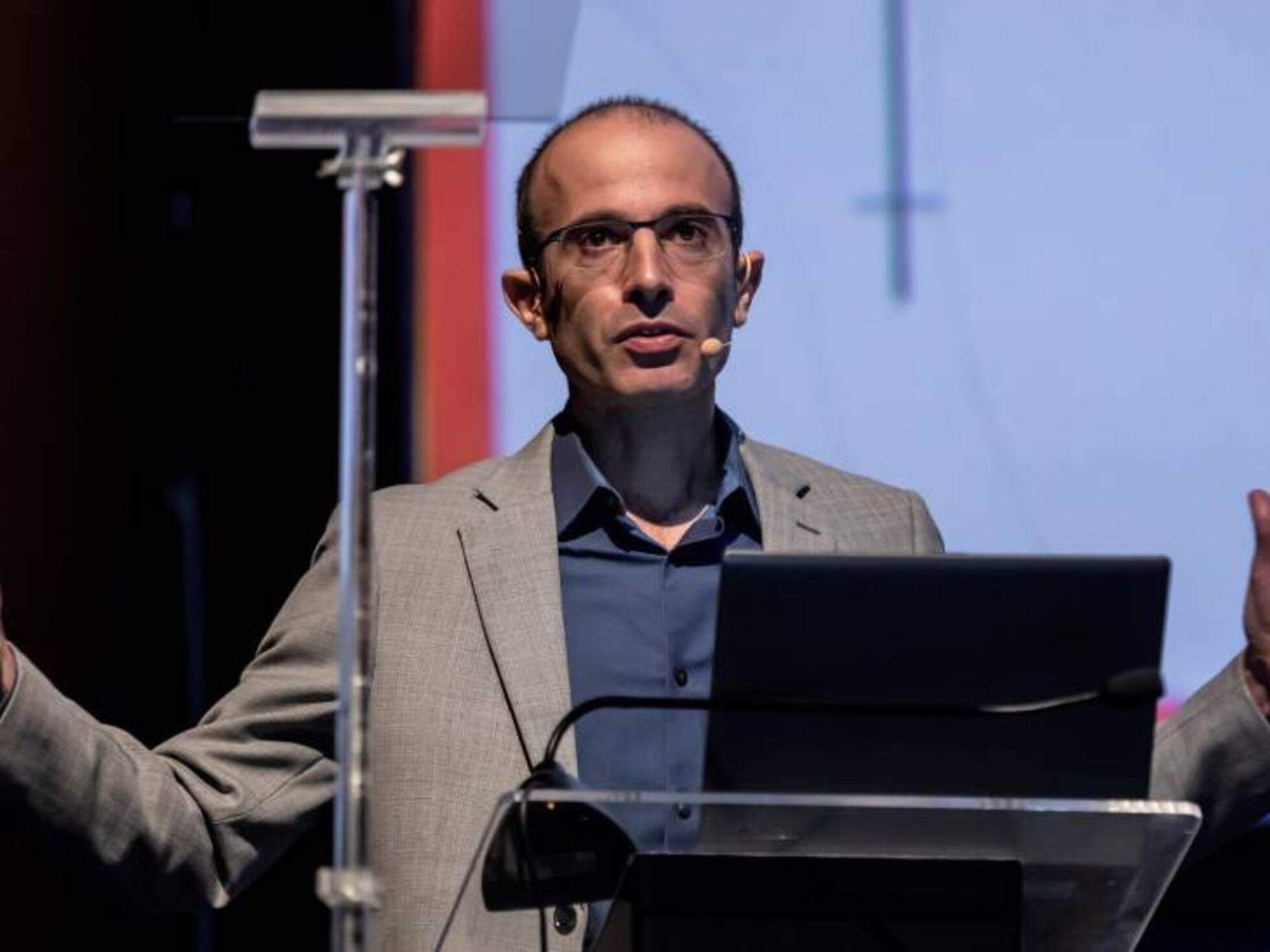 Yuval Noah Harari, visionari i historiador, ataca el bitcoin: "És diner construït sobre desconfiança"