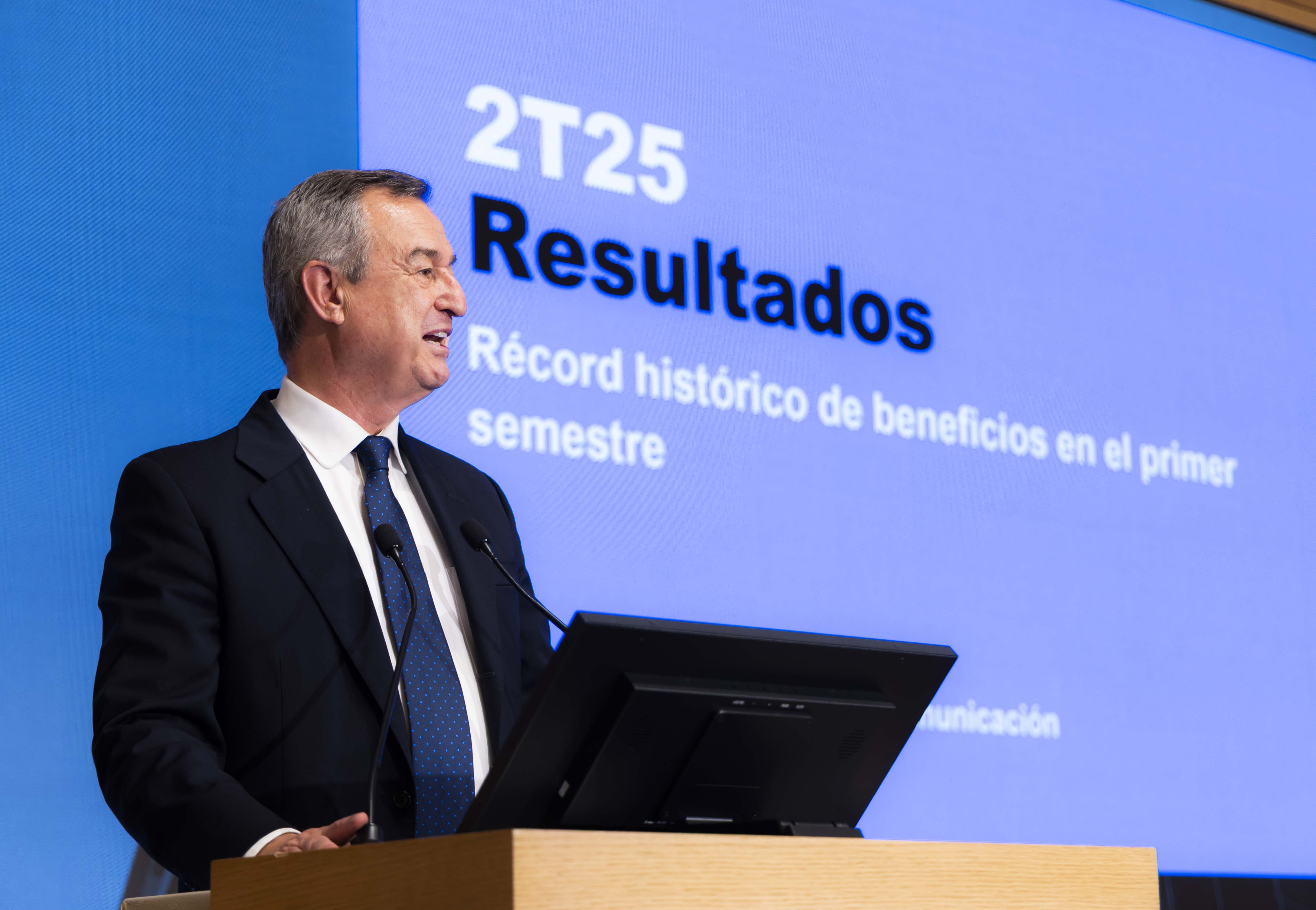 El Sabadell assoleix un màxim històric de directius en plena opa del BBVA