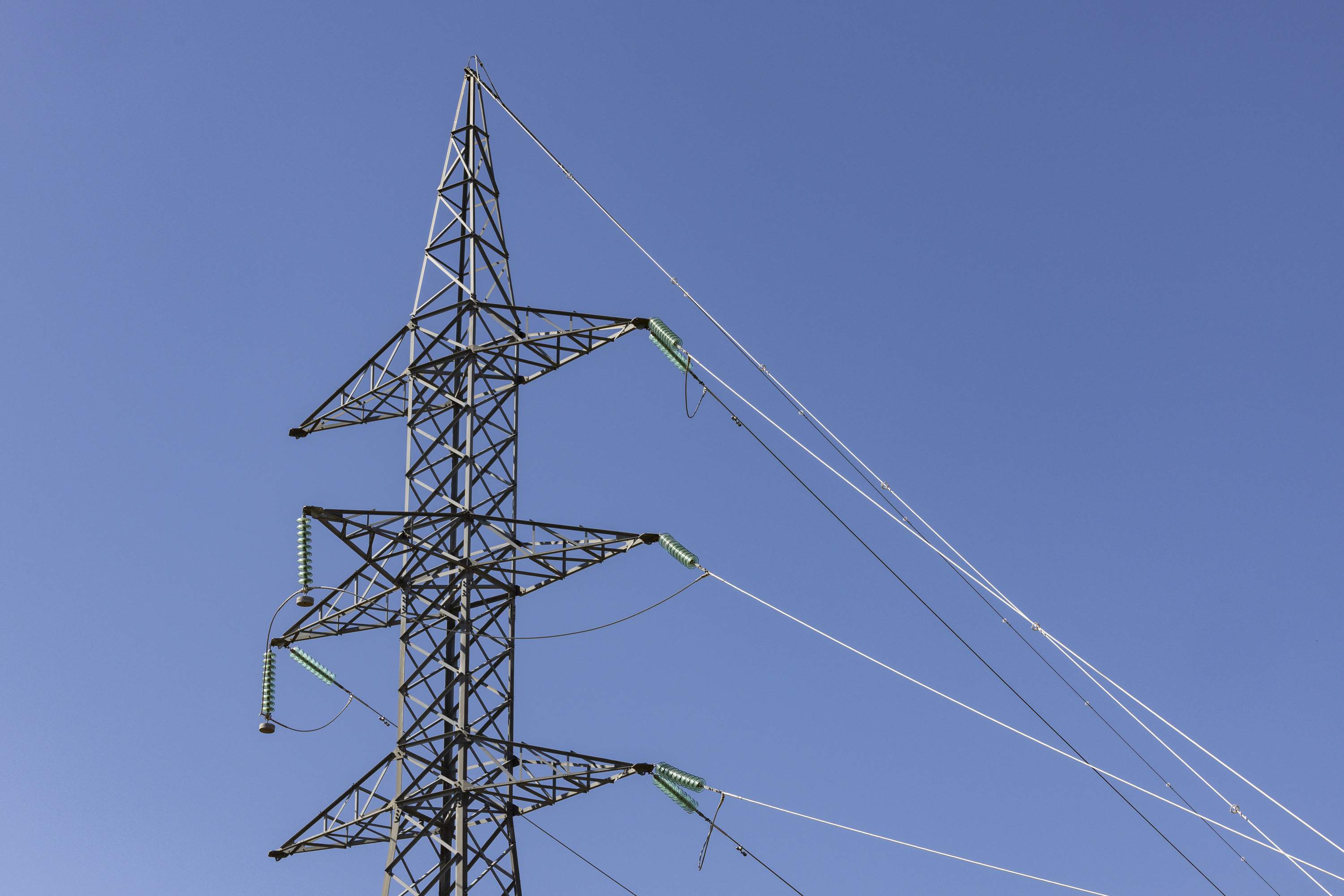 El Gobierno desbloquea las redes eléctricas y abre vía a 13.590 M de inversión contra el colapso