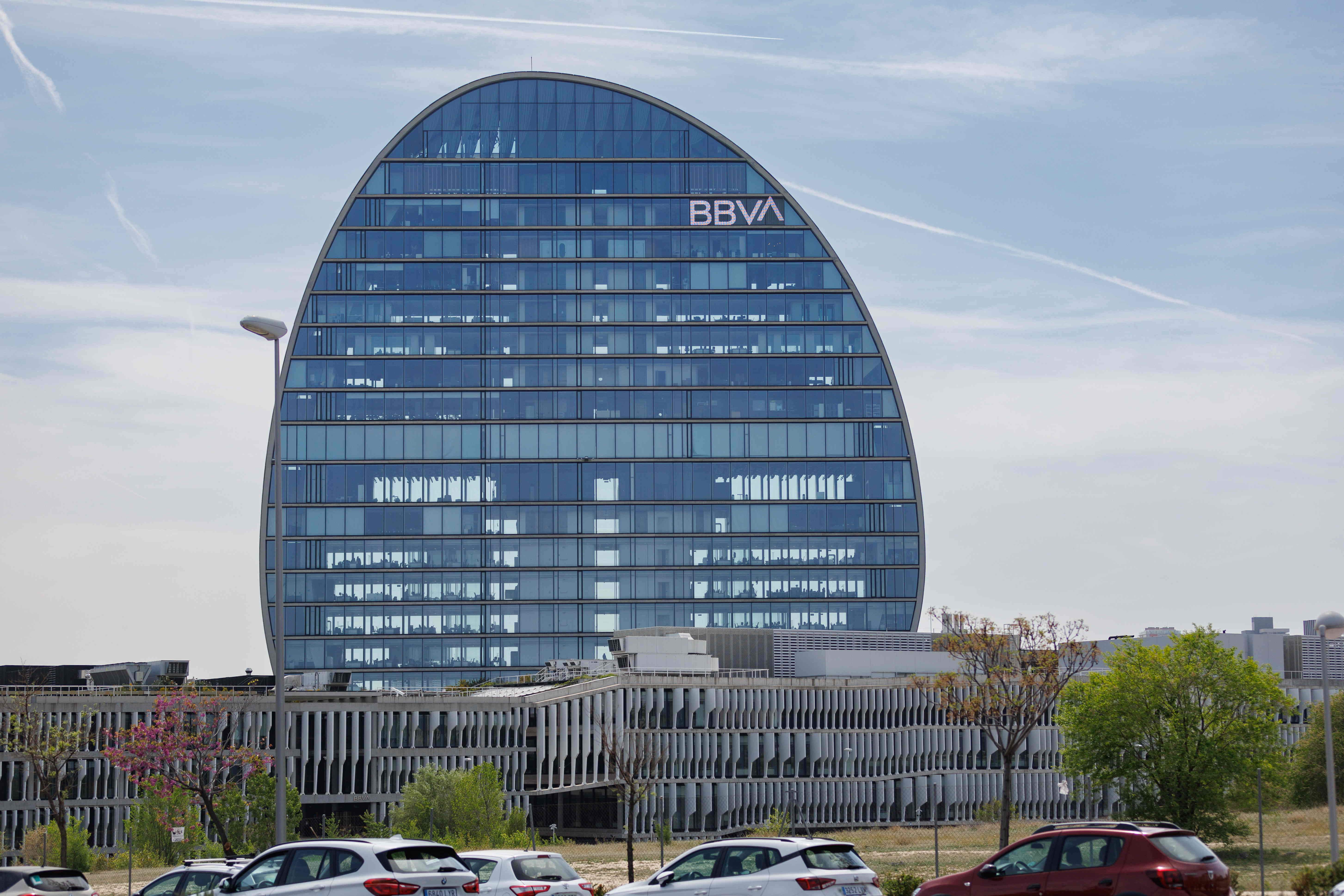 BBVA ajusta el canje de la opa para compensar el dividendo que pagará el Sabadell