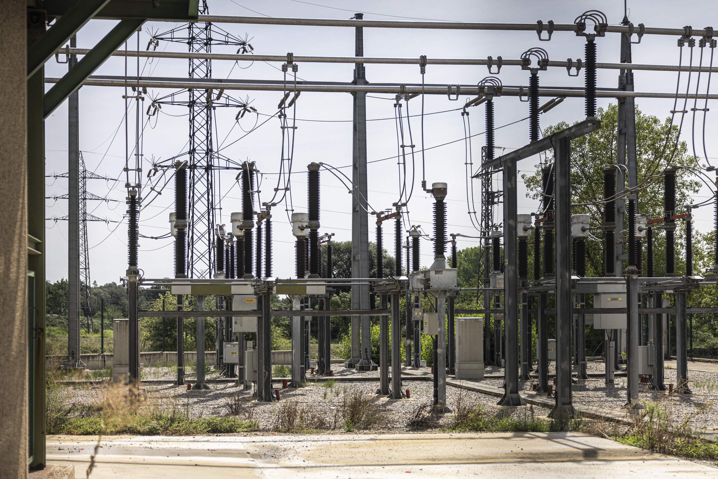 La saturación de redes amenaza el sprint tardío de Catalunya en renovables