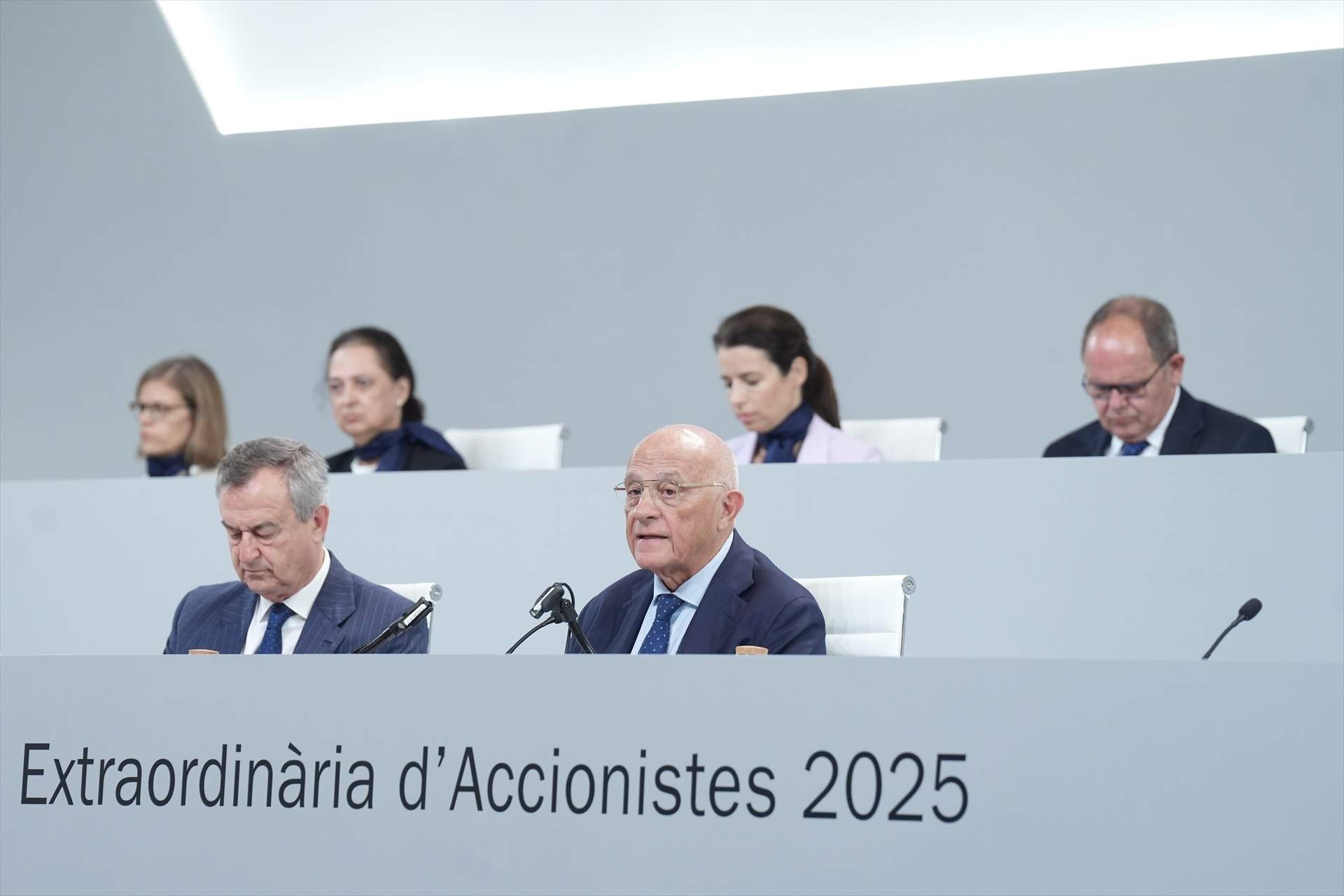 El Sabadell aprova també repartir un històric dividend de 2.500 milions en plena opa del BBVA