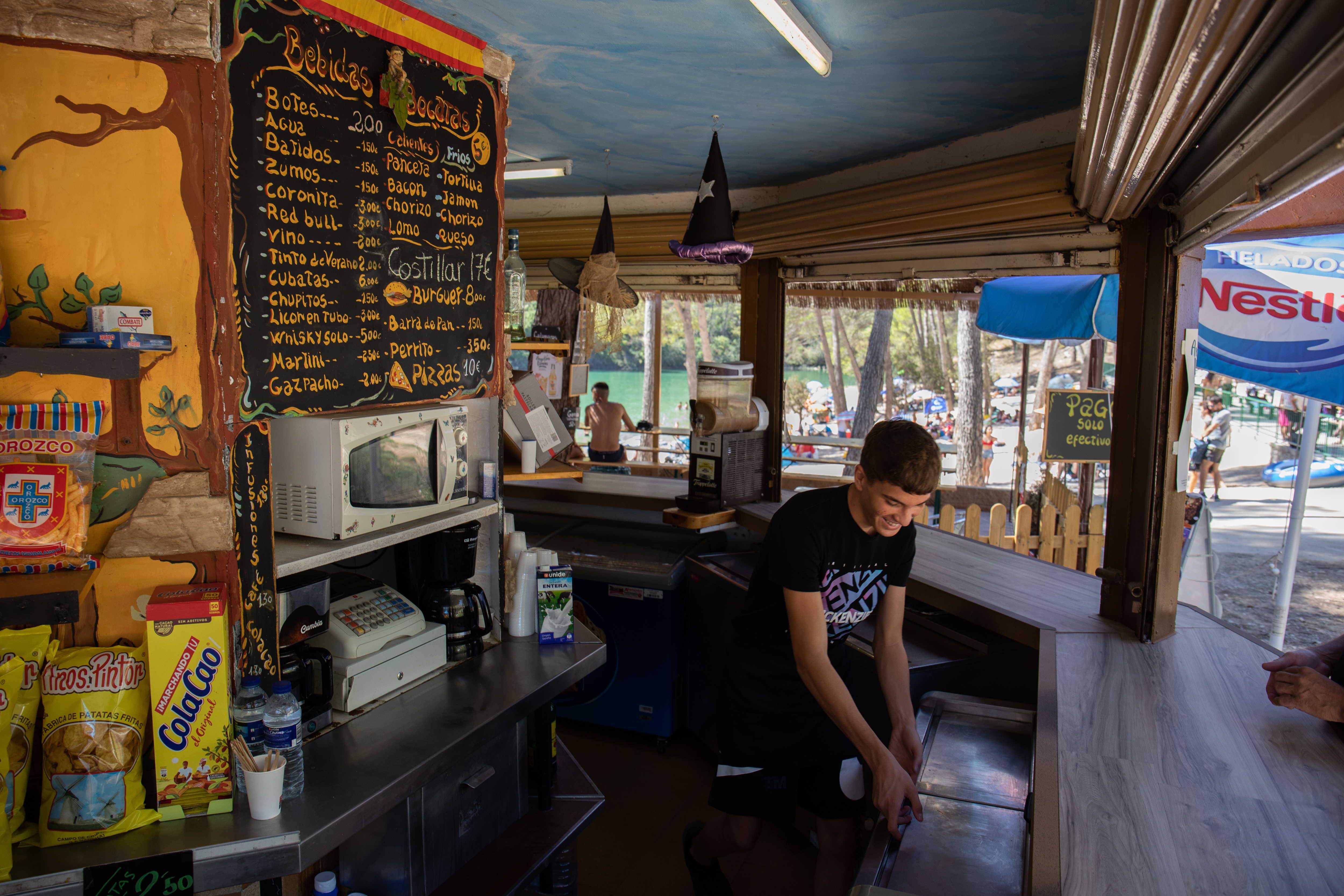 El model de sol i platja es transforma: l'hostaleria firma cada vegada més indefinits