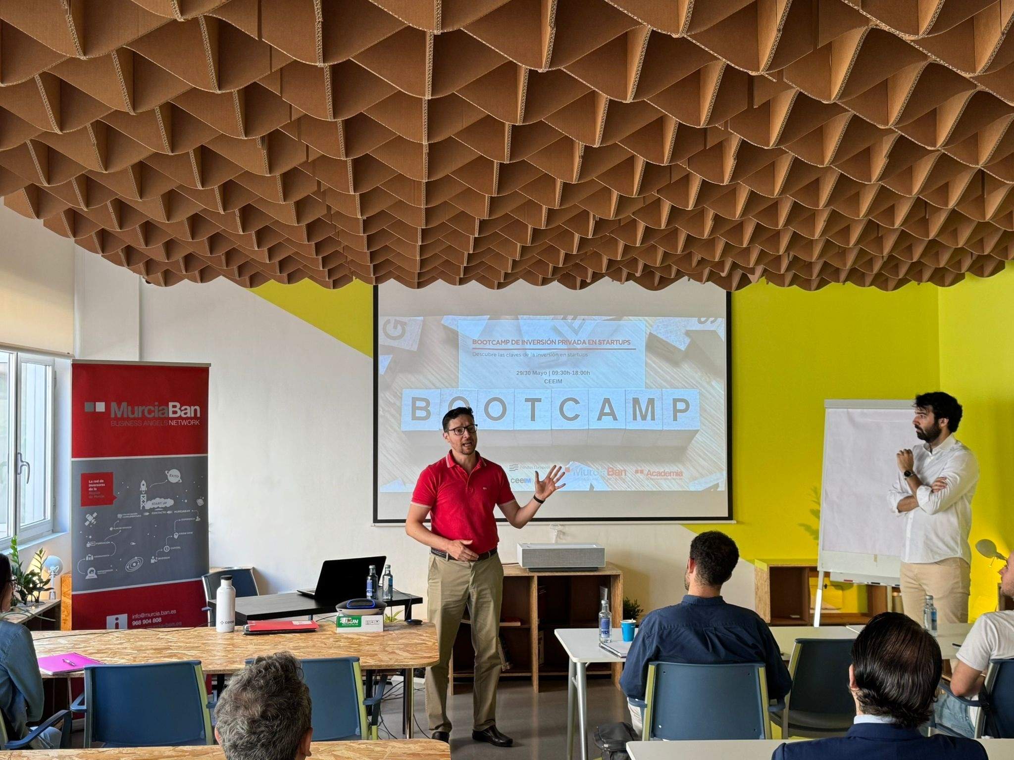 Imatge d'arxiu d'una formació de l'àmbit digital