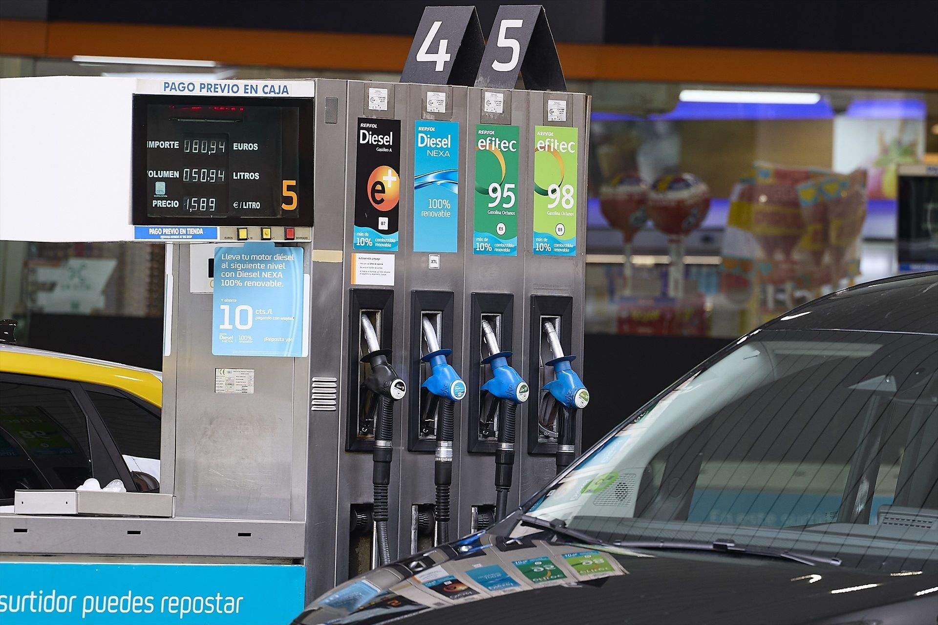 gasolinera coche archivo europa press