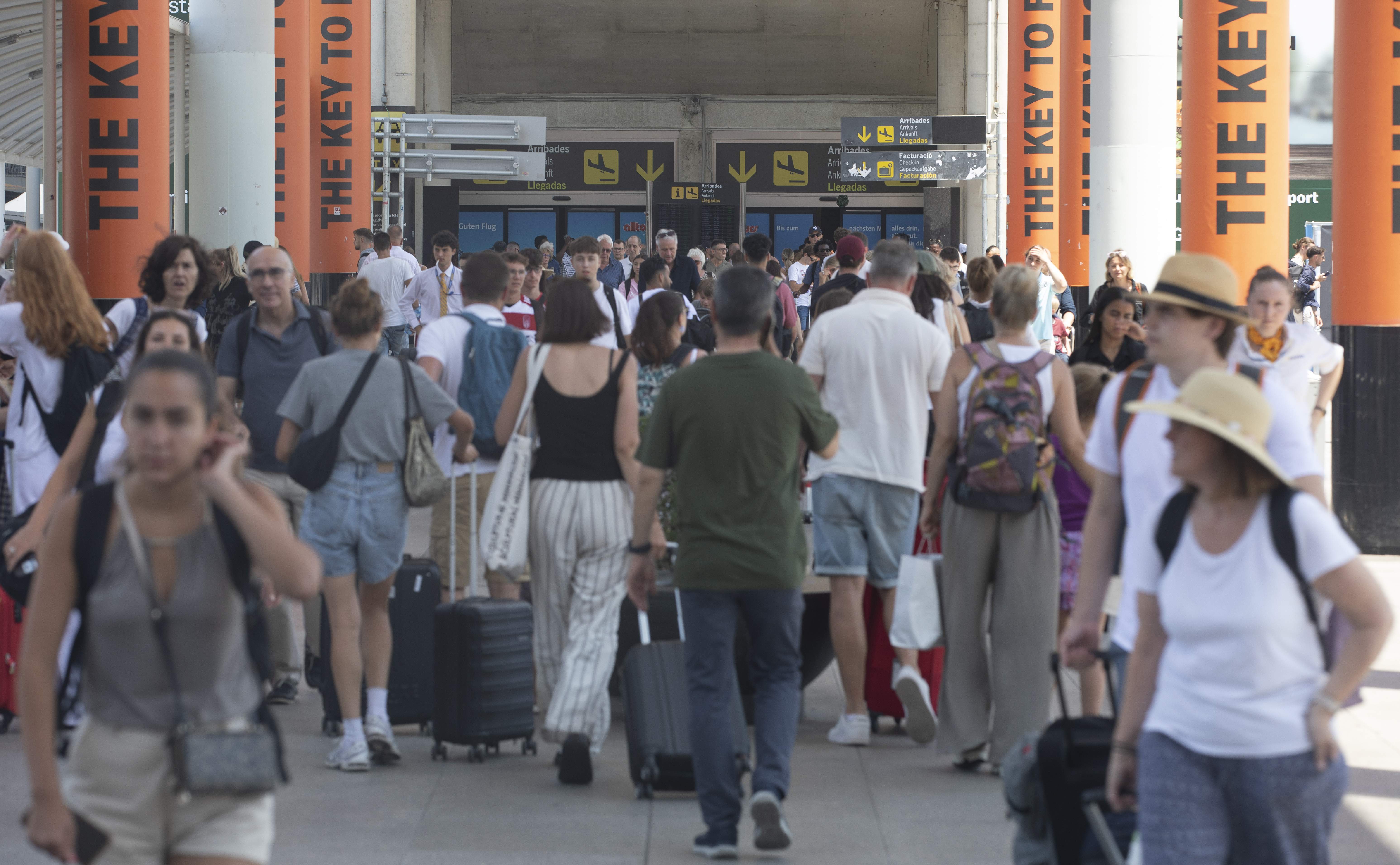 Una huelga sin apenas incidencias en El Prat, donde los trabajadores denuncian boicot