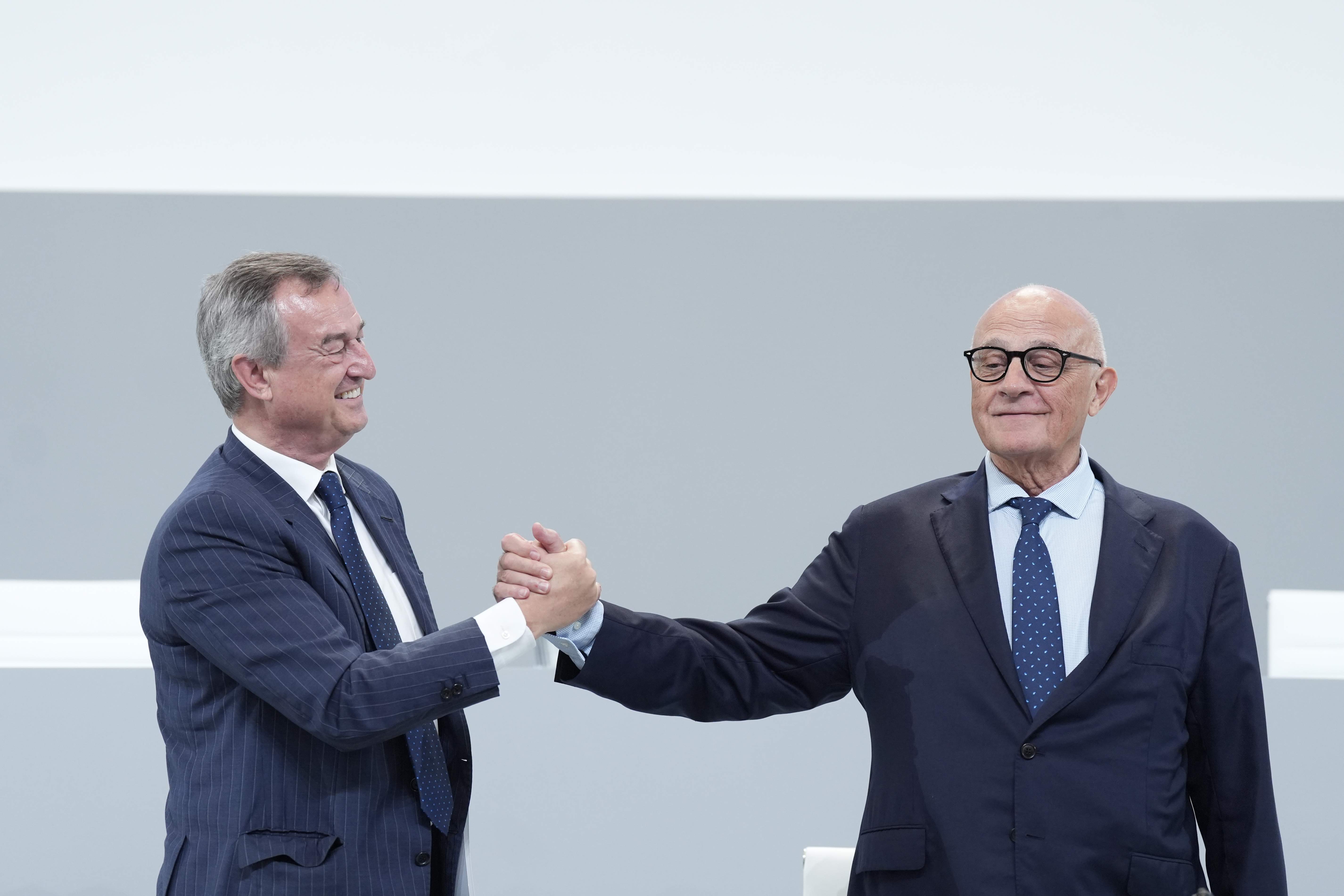 Els analistes coincideixen: el BBVA ha de millorar l'opa, el diferencial és del -7%