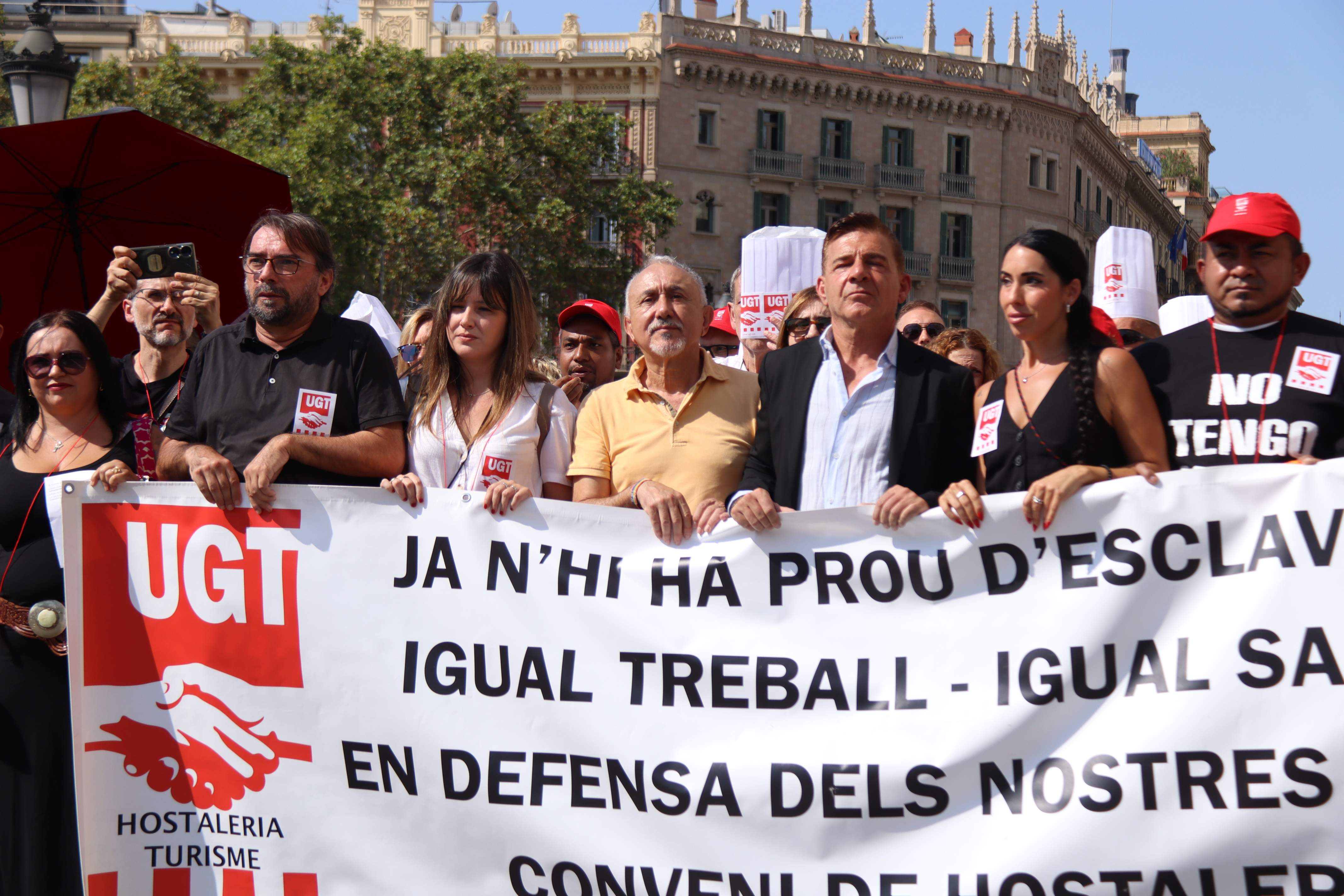 Els treballadors de l'hostaleria amenacen la patronal amb una vaga sectorial en plena temporada turística