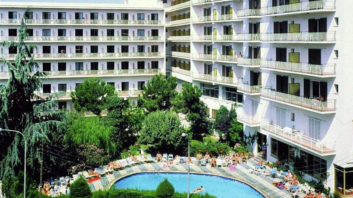 La família Gallart invertirà 13 milions per convertir l'Hotel Clipper de Lloret en un 4 estrelles La família Gallart invertirà 13 milions per convertir l'Hotel Clipper de Lloret en un 4 estrelles