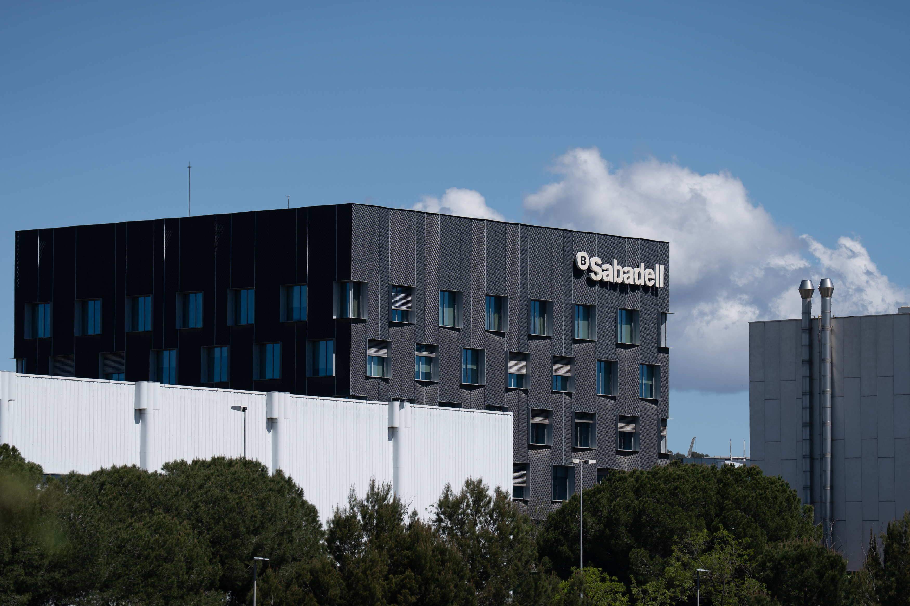 Sabadell inicia la seva ofensiva de dividends: aquest divendres en reparteix 0,07 € per acció