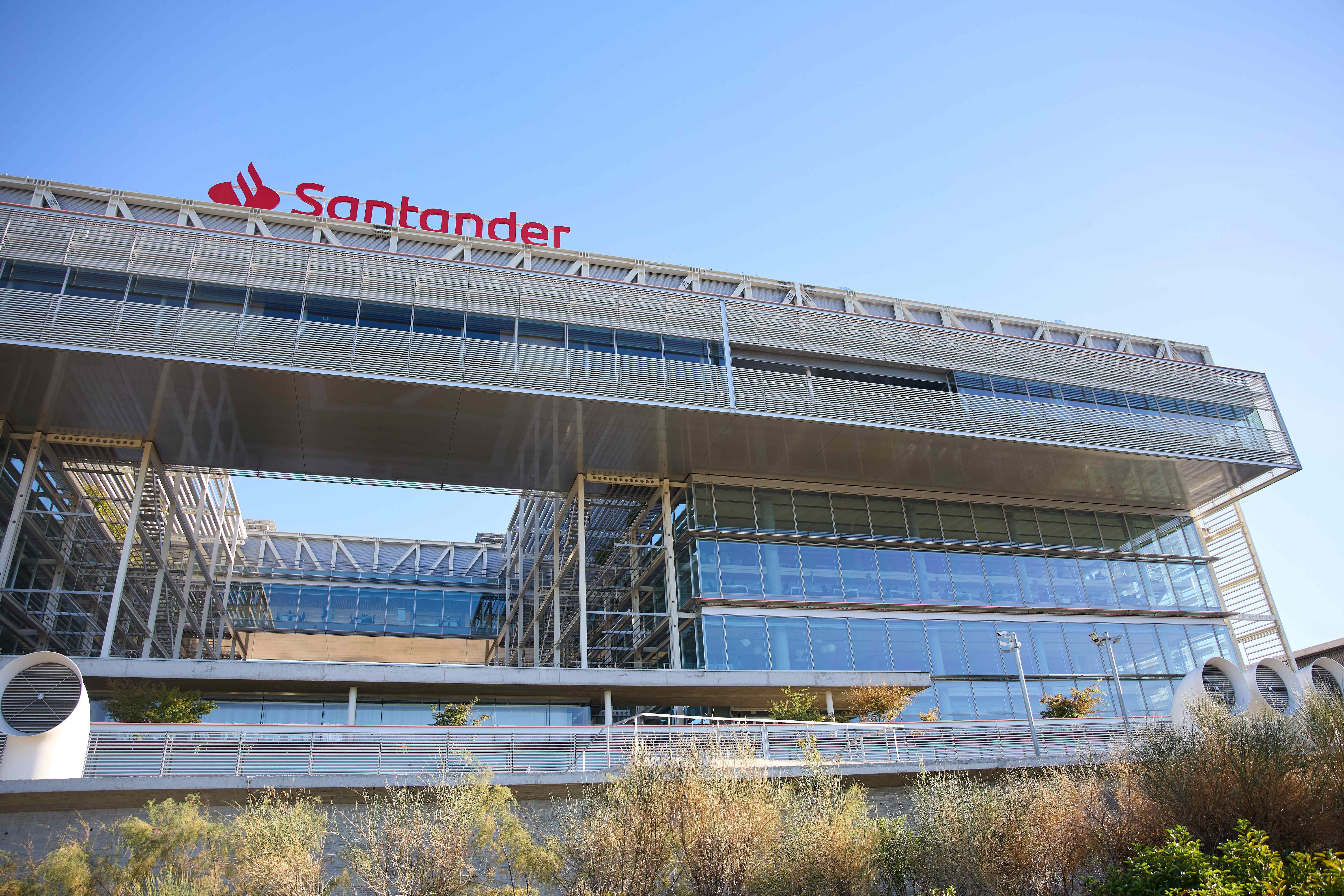 El Santander accelera la seva transformació amb tres nomenaments
