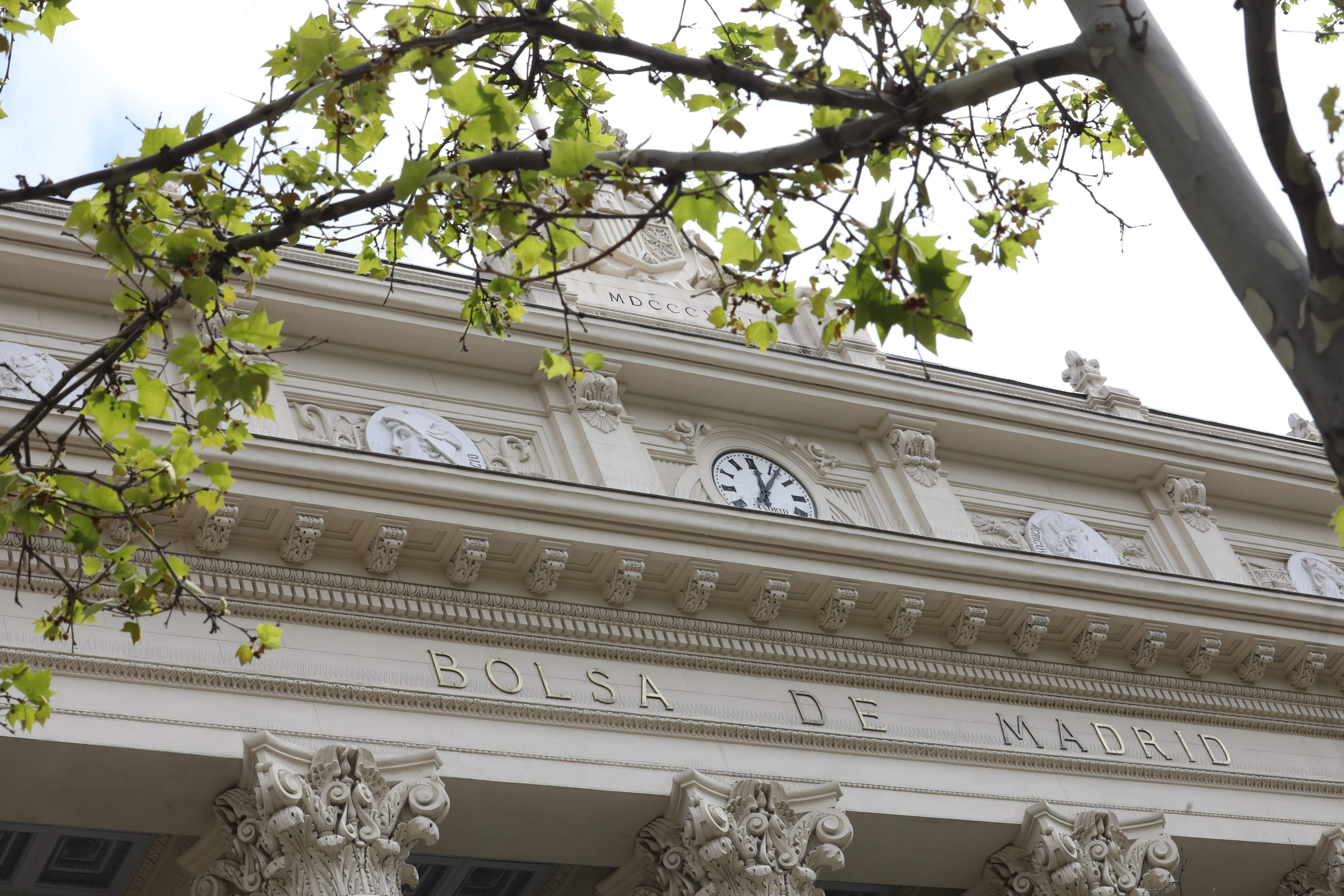 El Ibex 35 arranca la semana con un alza del 0,3%
