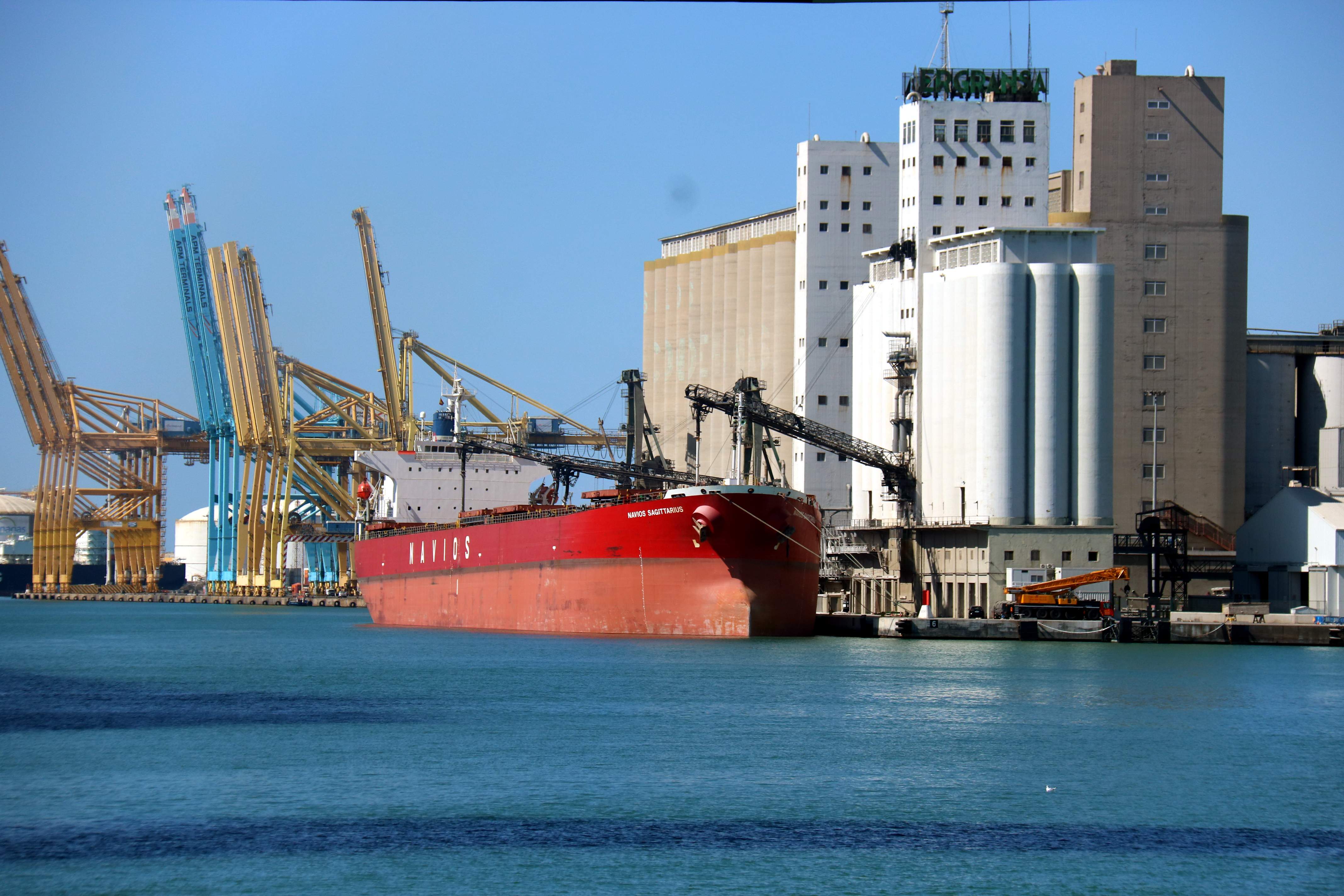 Vopak completa la venta de su terminal en el Puerto de Barcelona