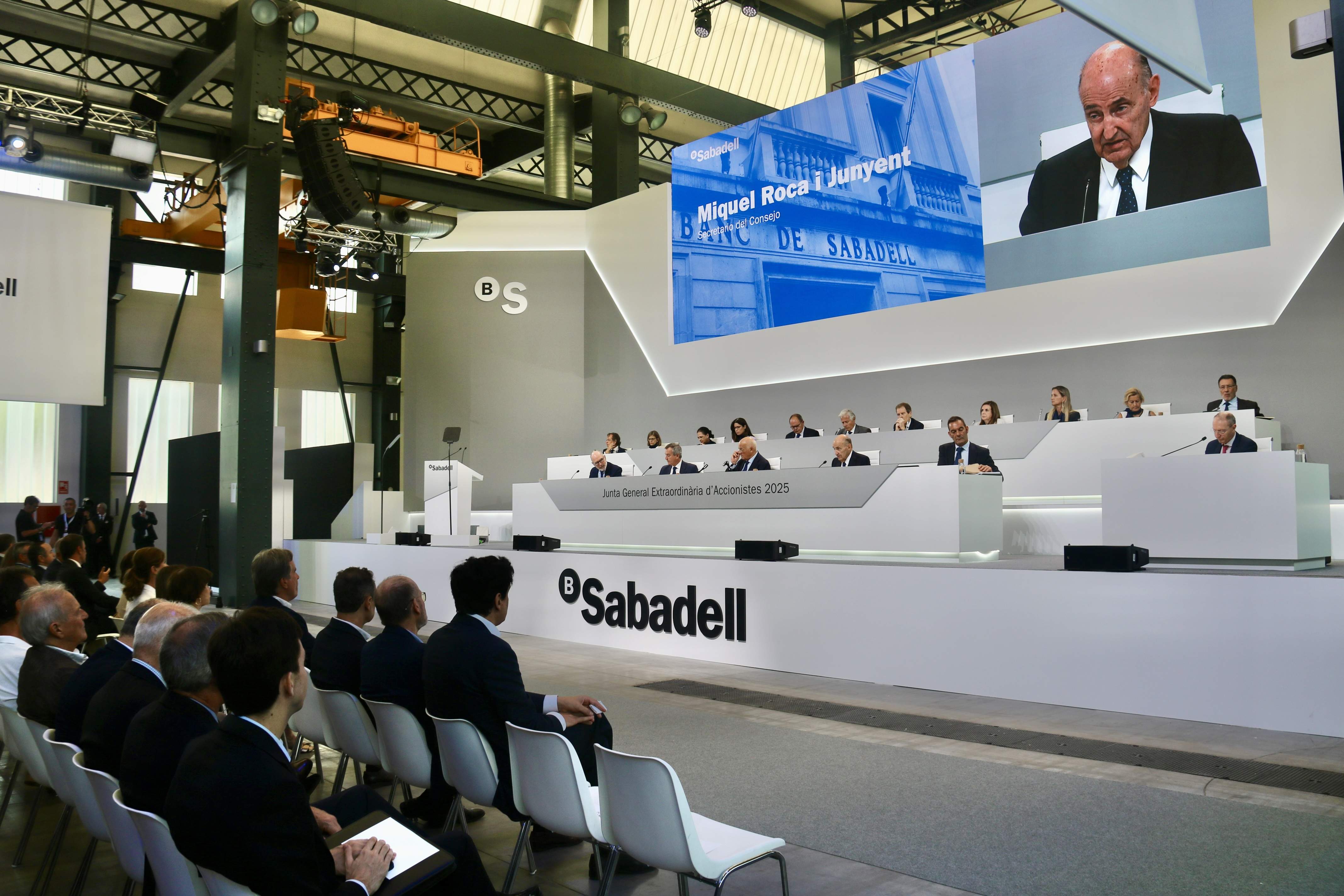 Els petits accionistes del Sabadell es sumen al rebuig del consell d’administració