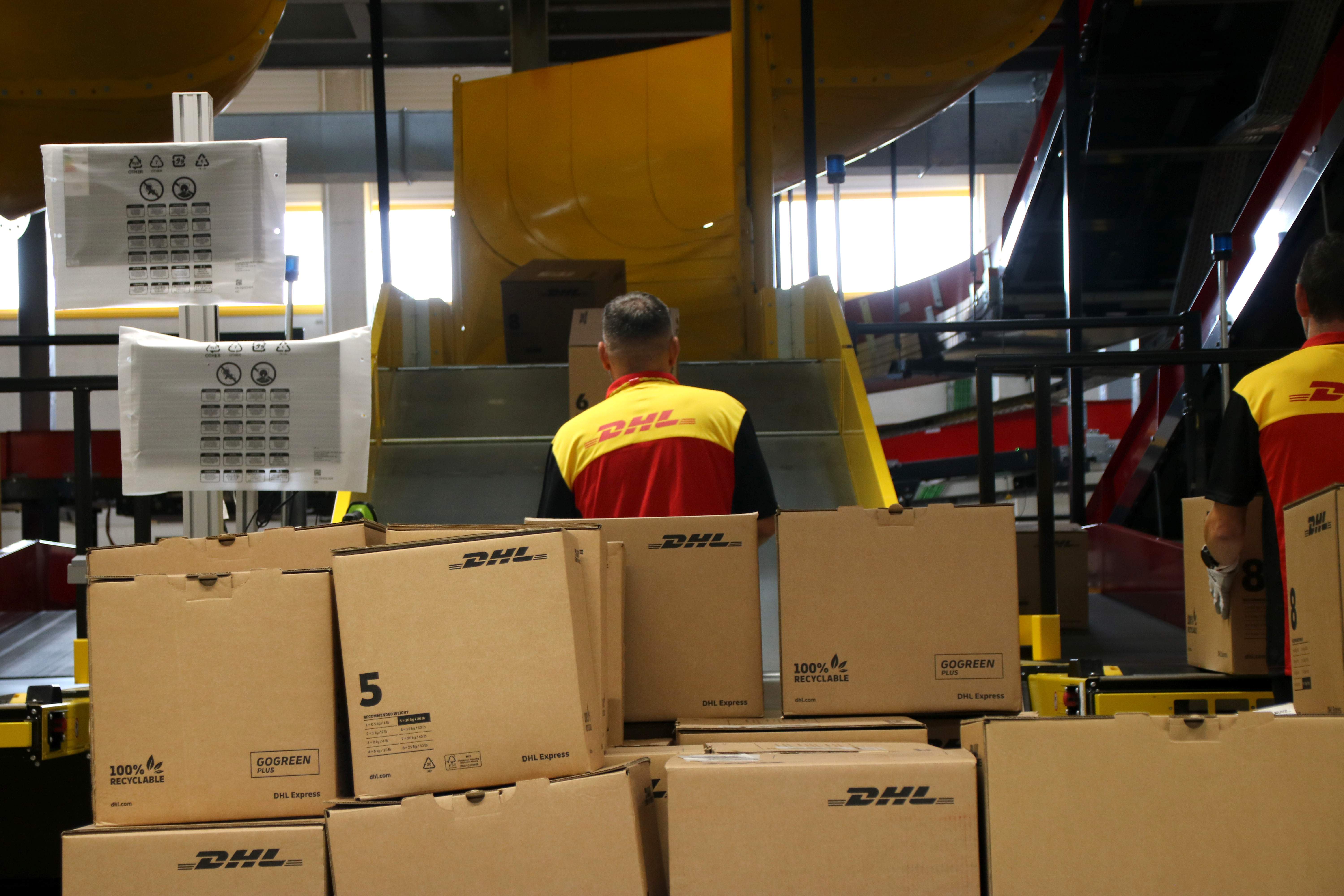 DHL procesará más de 20.000 paquetes por hora en el nuevo un 'hub' internacional del Prat