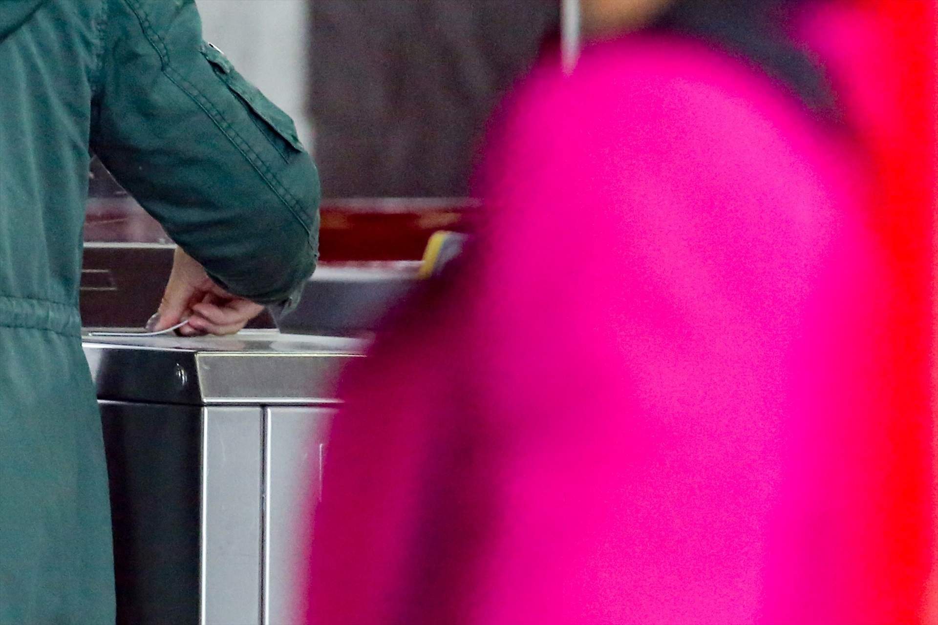 Díaz vol erradicar 2,6 milions d'hores extres setmanals amb el nou registre horari