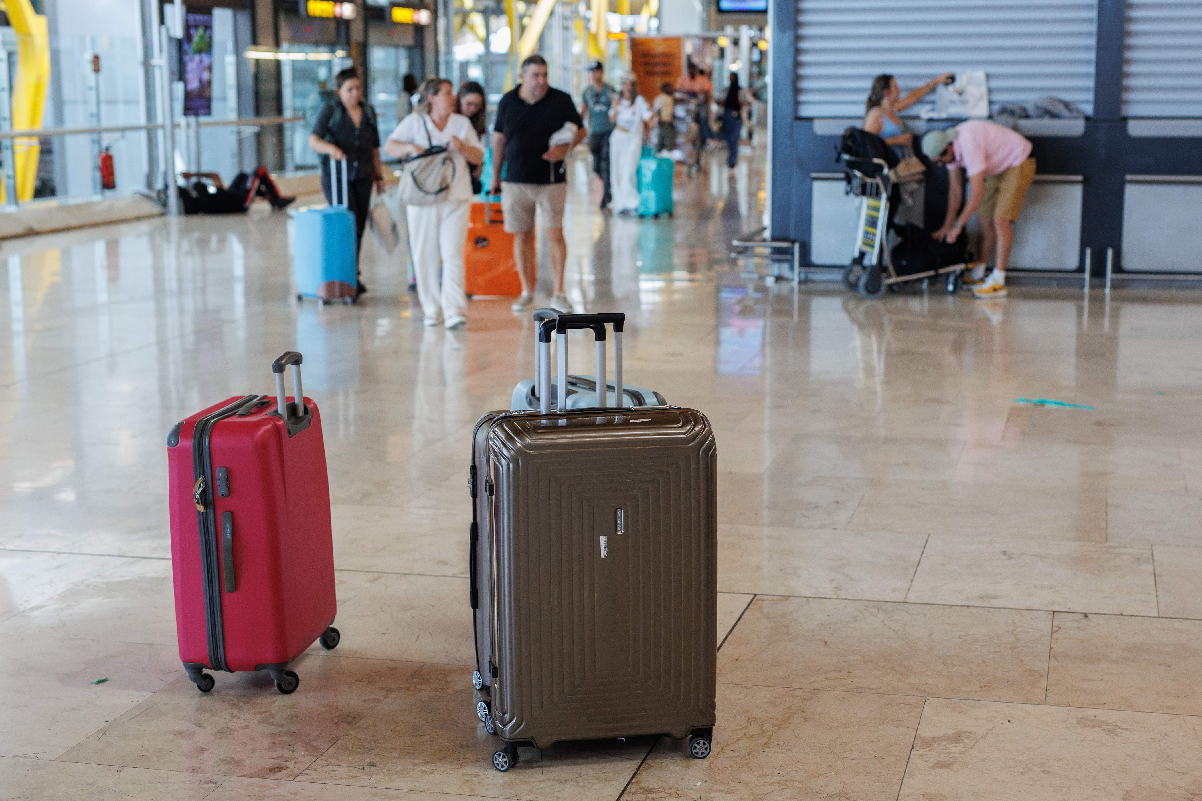 Brussel·les expedienta Espanya per les multes a les aerolínies que cobren l’equipatge de mà