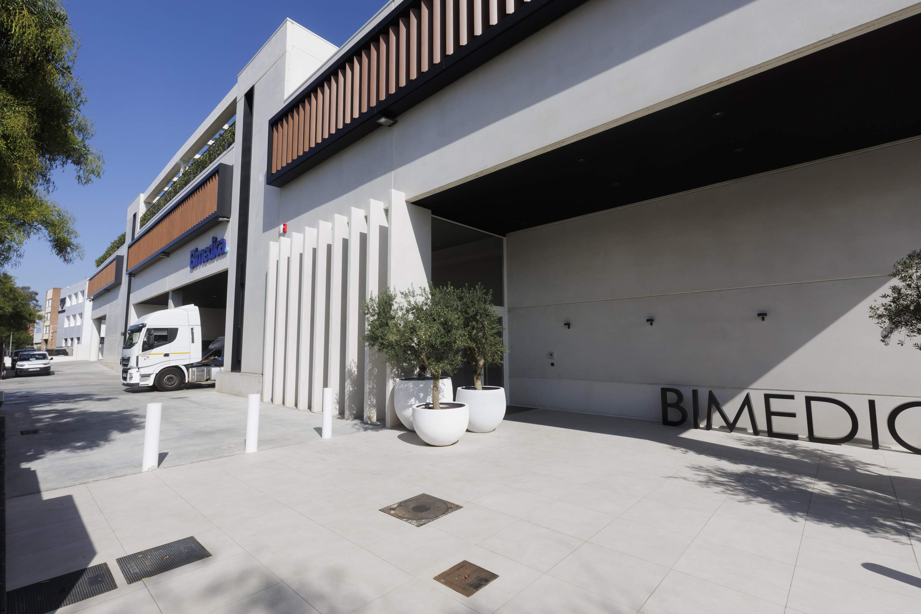 Bimedica entra en el sector farmacéutic i estrena un laboratori de qualitat