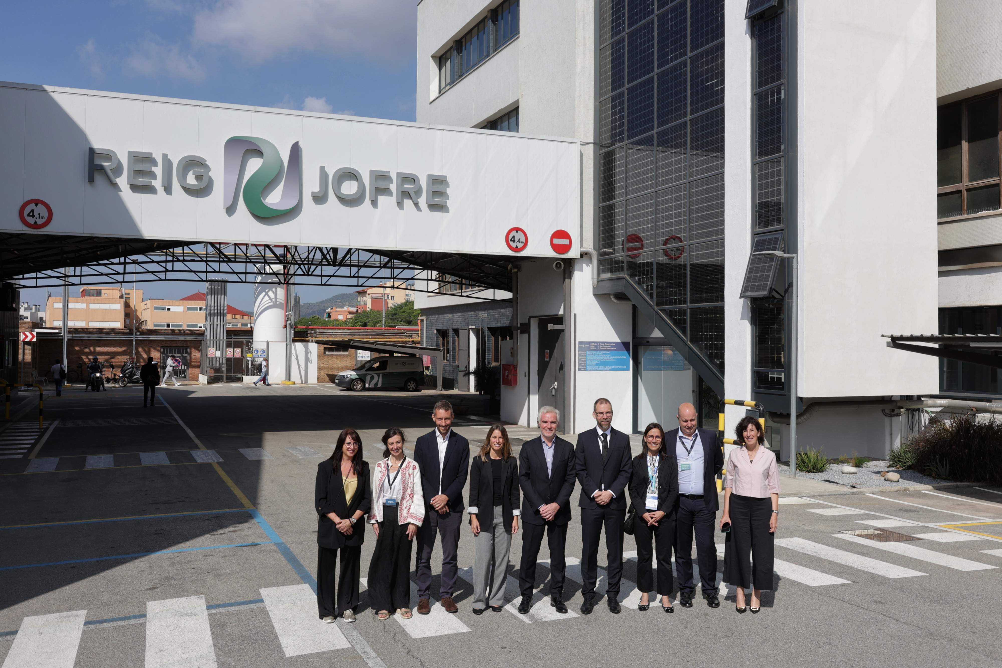 Una delegació europea visita la planta de Reig Jofre a Sant Joan Despí