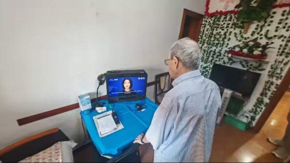 AiMA desenvolupa un assistent virtual per acompanyar les persones grans AiMA desenvolupa un assistent virtual per acompanyar les persones grans